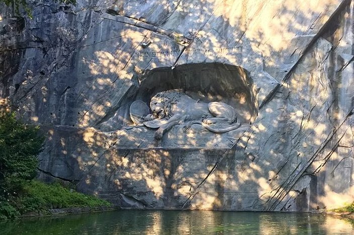 エンゲルベルク・チーズ・トリェープ湖・ティトリス山 日帰りプライベートツアー（ルツェルン発）