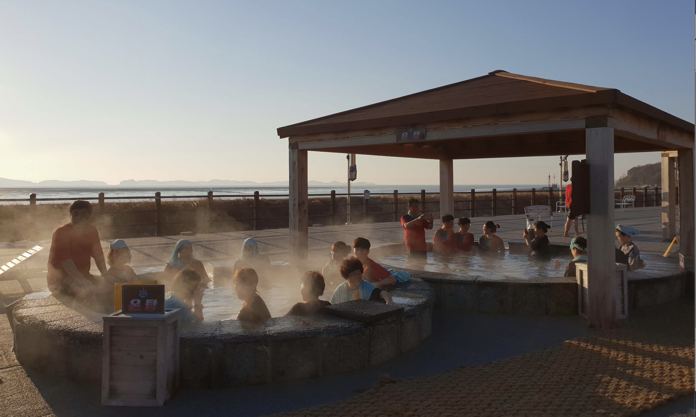 溫泉富含礦物質，有益身心健康