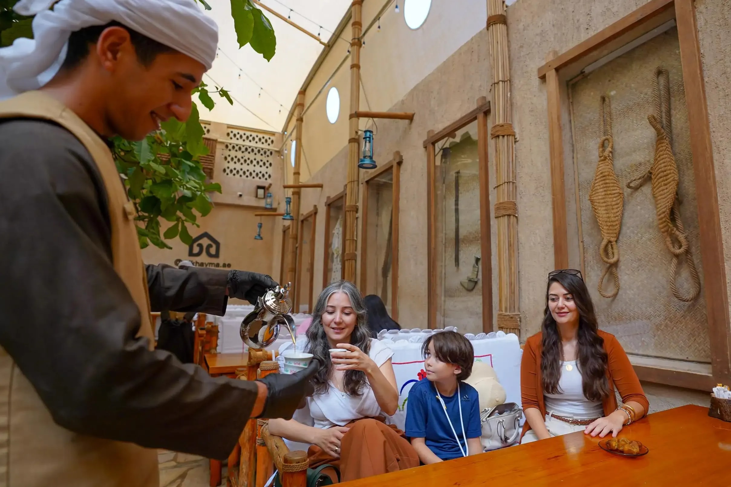 如果您有一些閒錢,可以去探索傳統的露天市場,購買一些黃金或香料 如果您有一些閒錢,可以去探索傳統的露天市場,購買一些黃金或香料