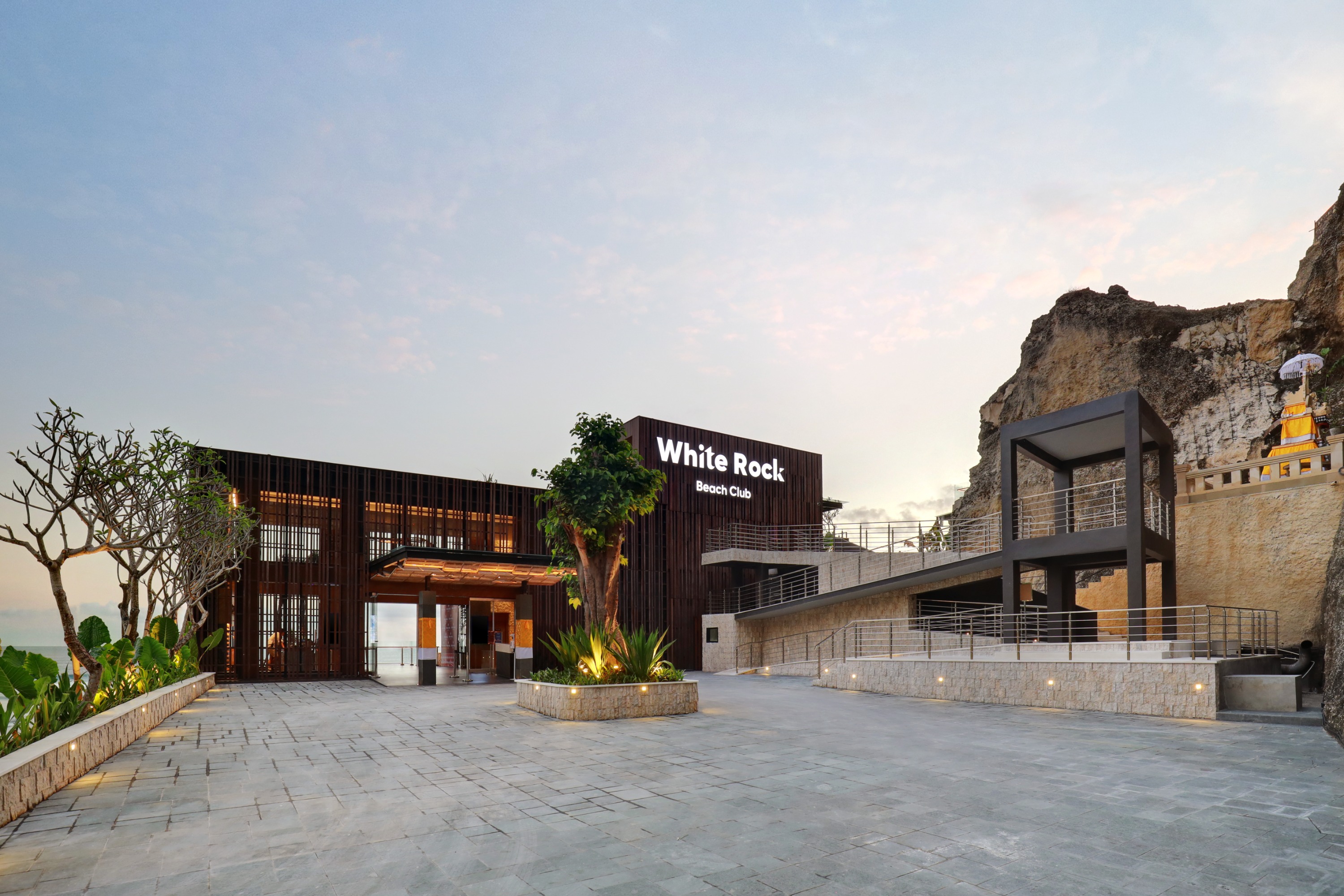 巴厘島烏幹沙白巖海灘（White Rock Beach）俱樂部