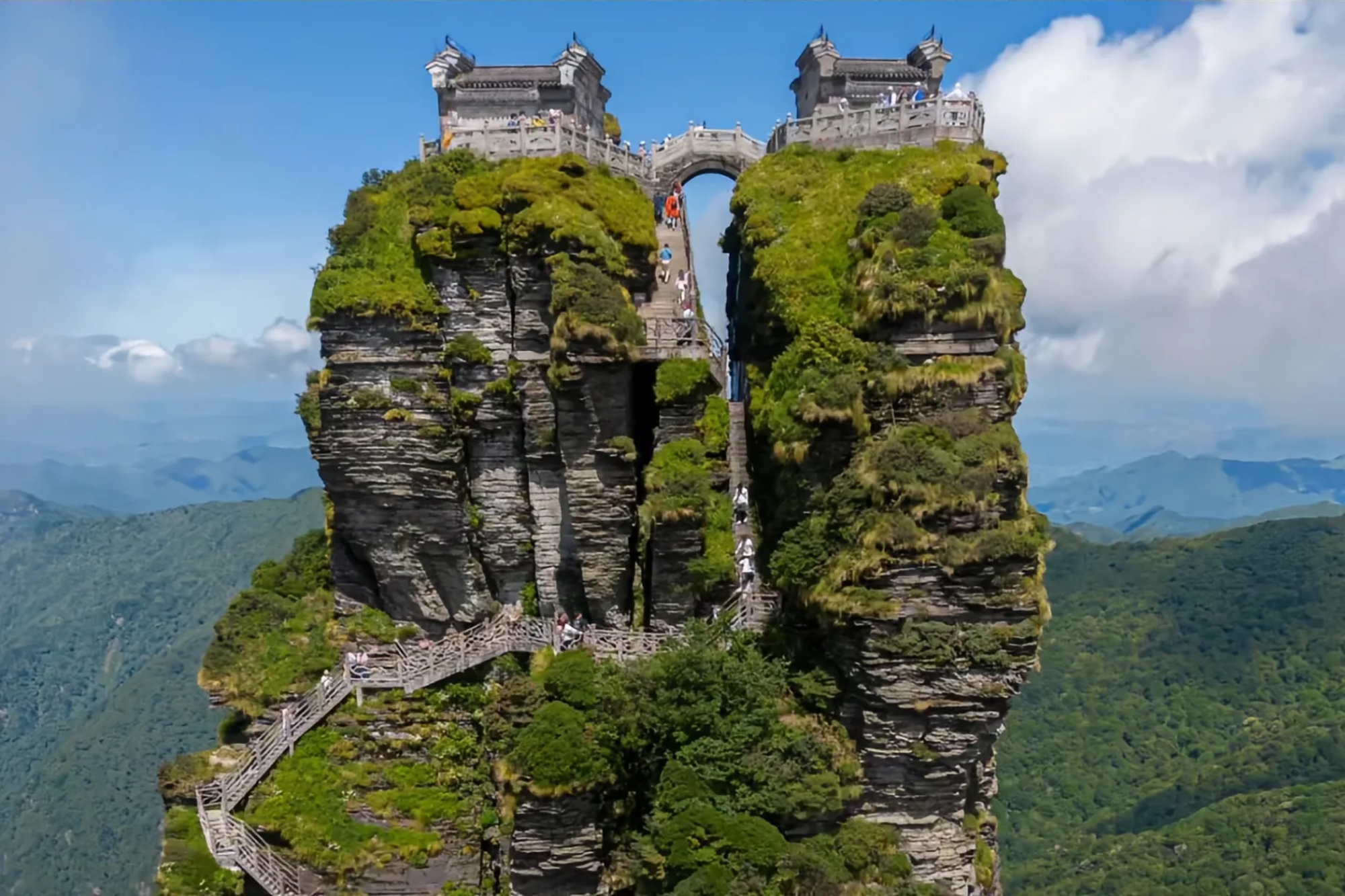 Premium 4-Day Guizhou Tour (5A National Scenic Spots + Huangguoshu Waterfall + Xiaoqikong in Libo + Xijiang Miao Village + Zhenyuan Ancient Town + Mount Fanjing Red Cloud Golden Summit + Miao Ethnic Long Table Feast + Round Trip from Guiyang)