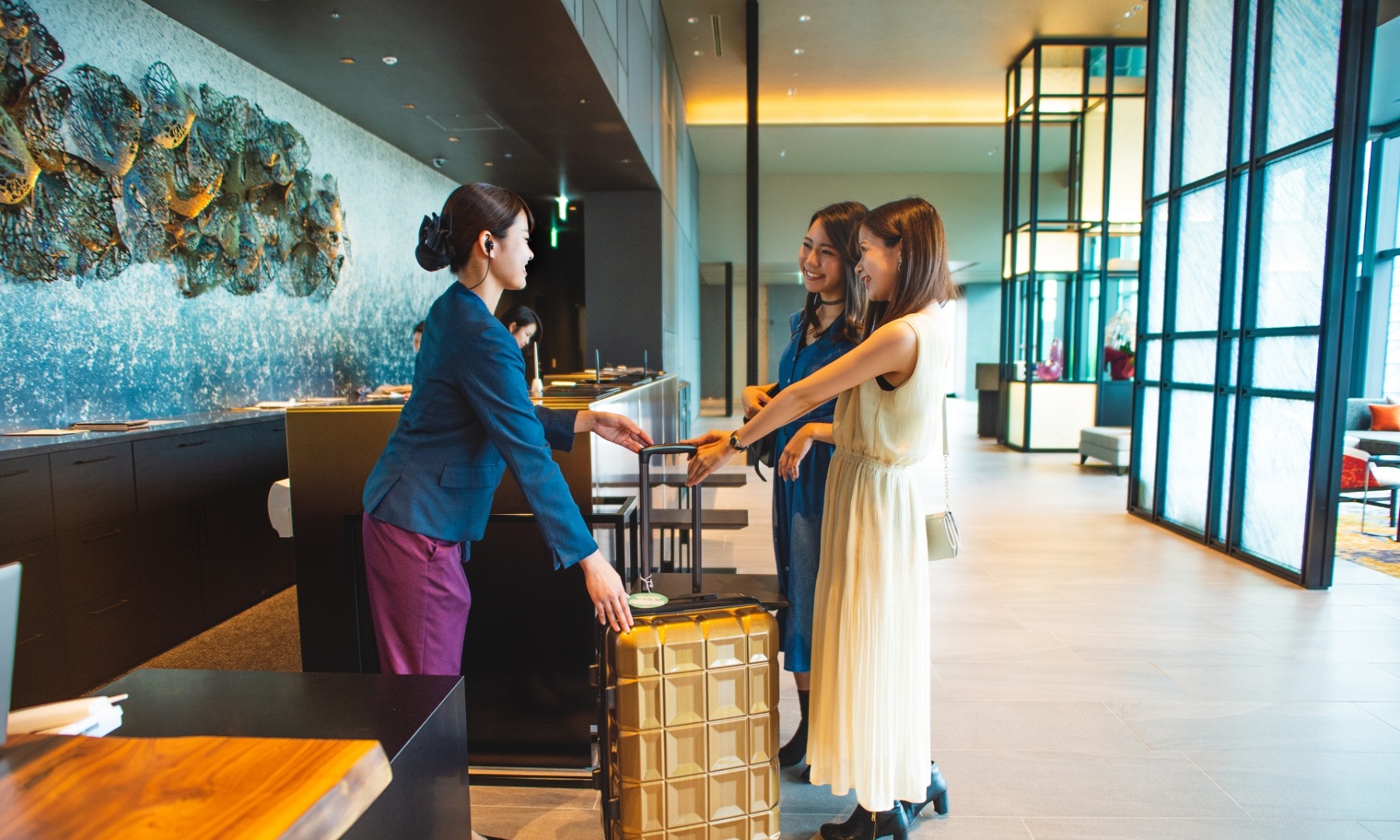 Luggage Delivery Services between Osaka Hotels to Kansai International Airport