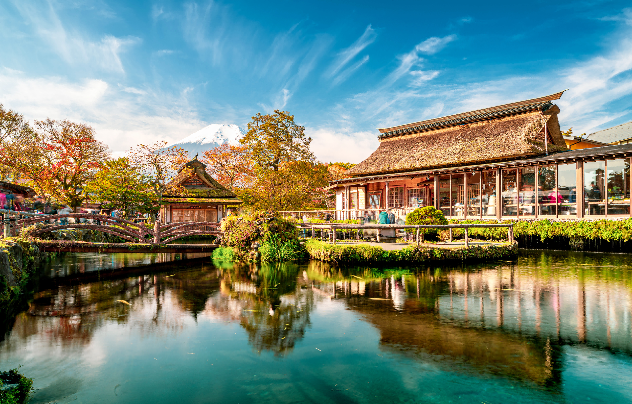 所謂「忍野八海」，其實是富士山的雪水流經地層過慮而成的八個清泉。