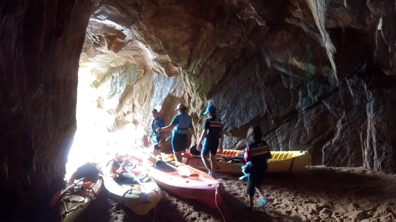 Costa Brava tour with kayak, snorkel and cliff jump from Barcelona