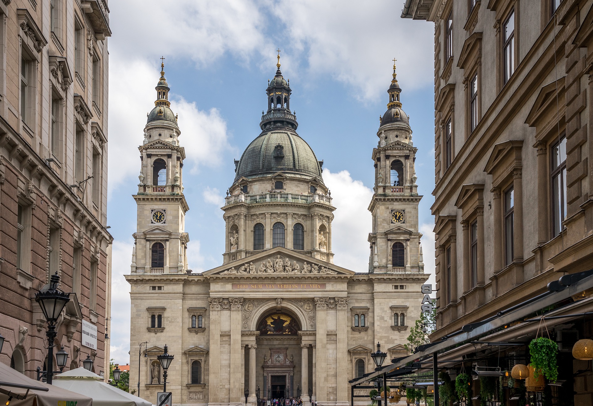 From Vienna: Budapest & Bratislava Guided One Day Tour