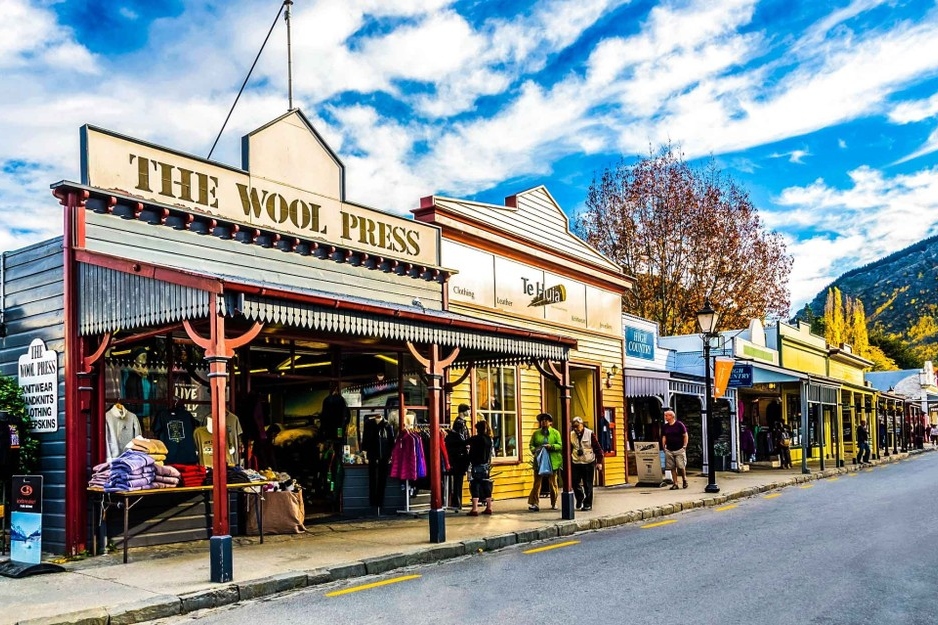 Ride to Riches Arrowtown to Queenstown with One-Way Shuttle