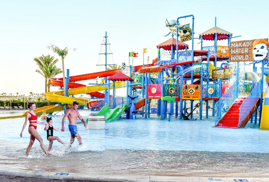 Hurghada: Makadi Water World with Lunch, Drinks & Transfers