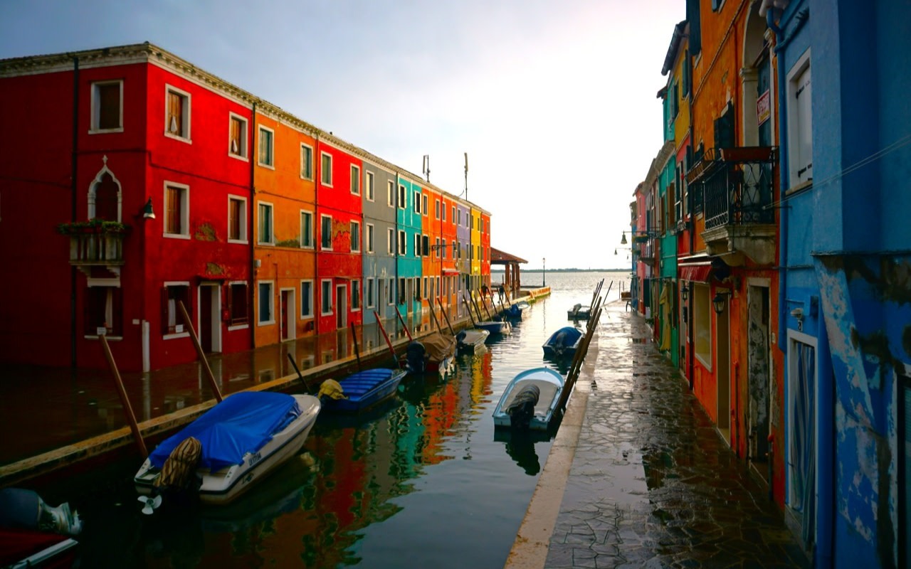 Burano and Mazzorbo Colorful Streets and Cultural Tour