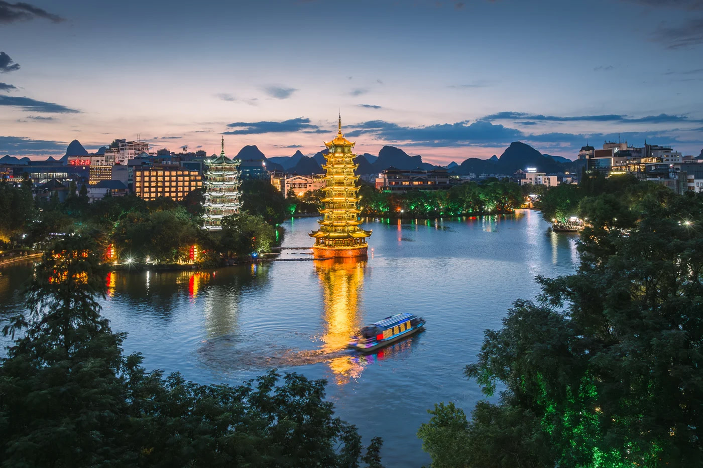 Guilin: 4 kun 3 tun · Li daryosi to'rt yulduzli qayiq + 12 kishilik guruh