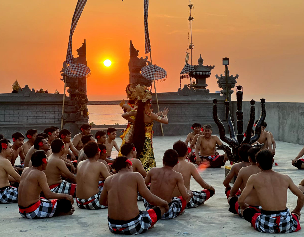 Karang Boma Cliff Sunset and Kecak Fire Dance in Uluwatu 