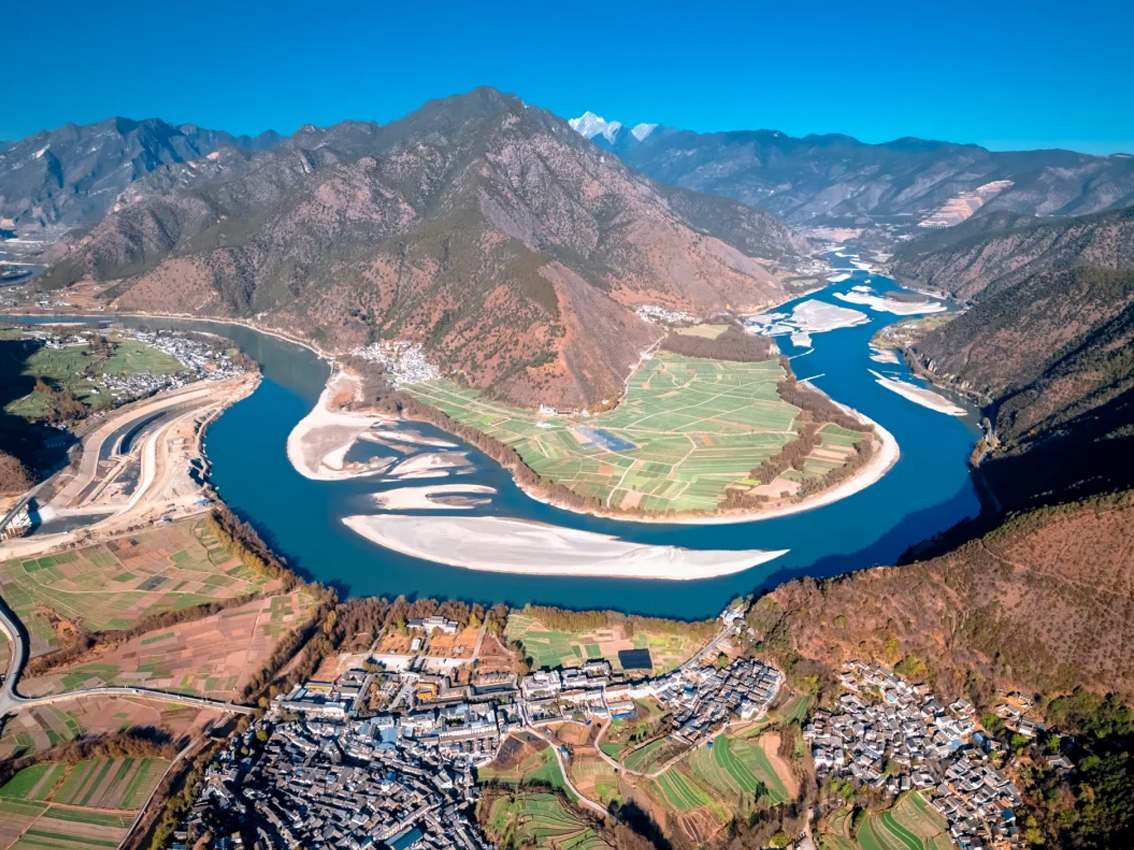雲南香格里拉梅里雪山2日拼團遊（麗江往返+撒隆達祈福+觀日照金山+虎跳峽+飛來寺&霧濃頂觀景臺+納帕海依拉草原+獨克宗古城）