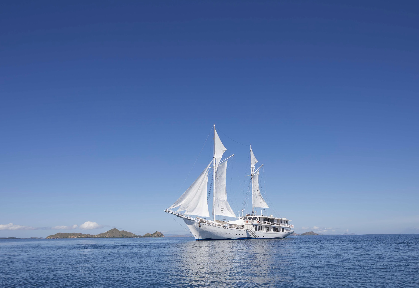 2D1N Padar Sunrise Liveaboard Labuan Bajo by AYANA Lako di'a