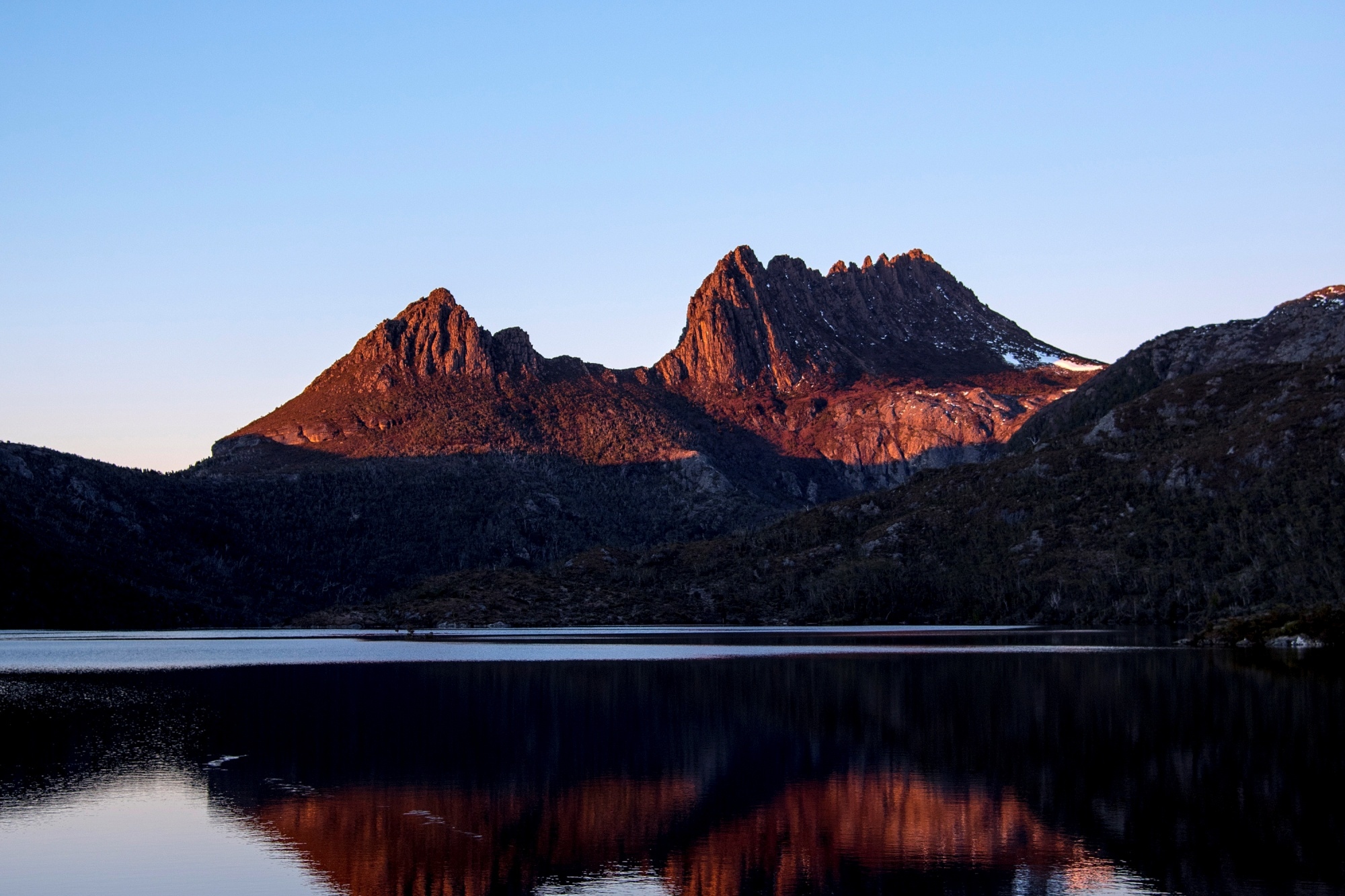 Cradle Mountain is the crown jewel of Tasmania’s World Heritage-listed wilderness, renowned for its rugged alpine landscapes, glacial lakes, and diverse wildlife.