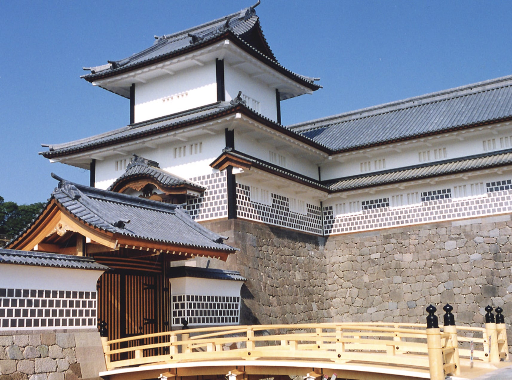 2-Day Tour of the Best of Hokuriku | Kanazawa, Shirakawa-go, Tojinbo
