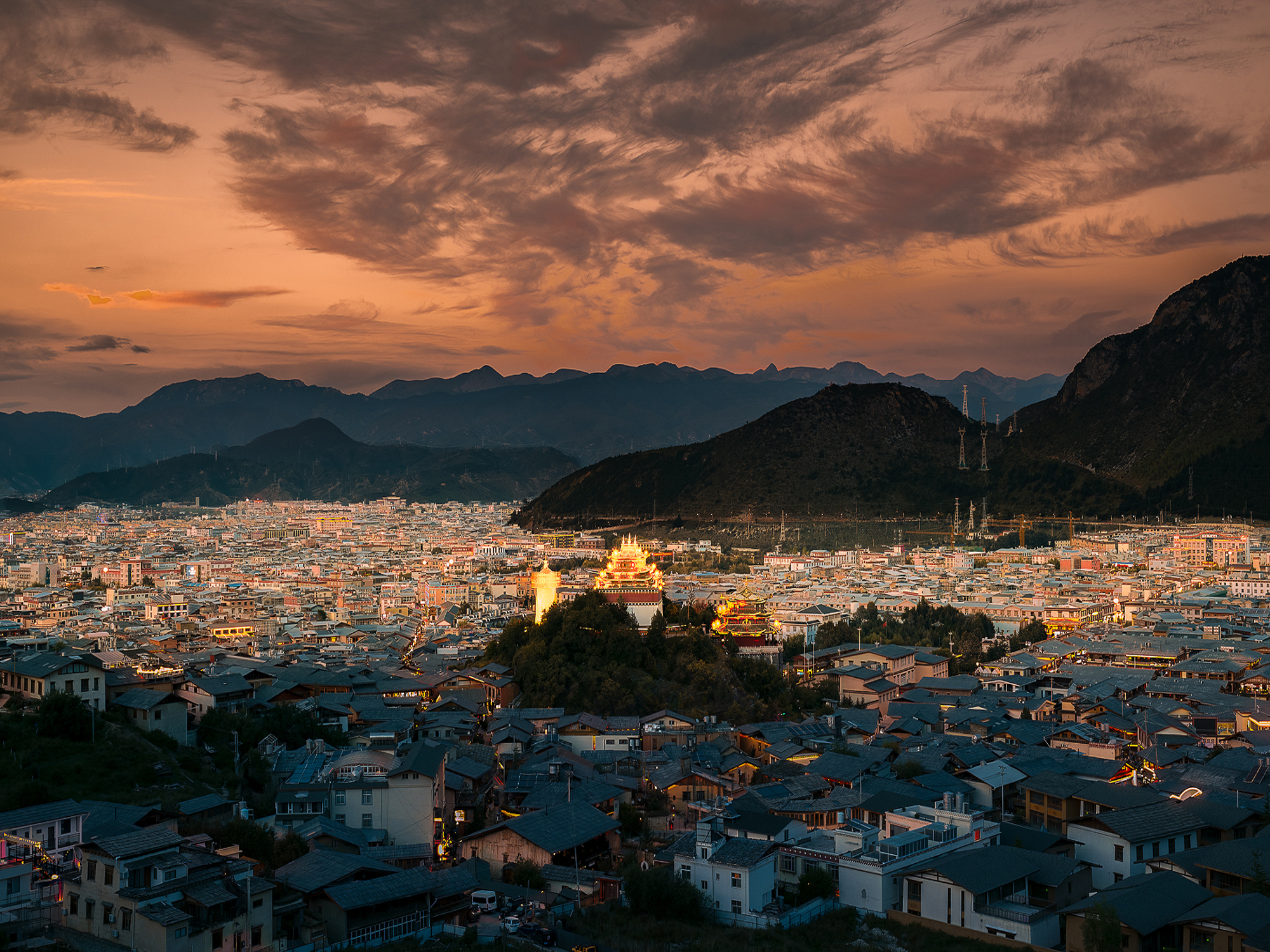Arrive at Dukezong Ancient Town. Dukezong Ancient Town in Shangri-La is the best-preserved and largest Tibetan settlement in China and the oldest castle on the Ancient Tea Horse Road. "Dukezong" means "moonlight castle built on stone", also known as the M