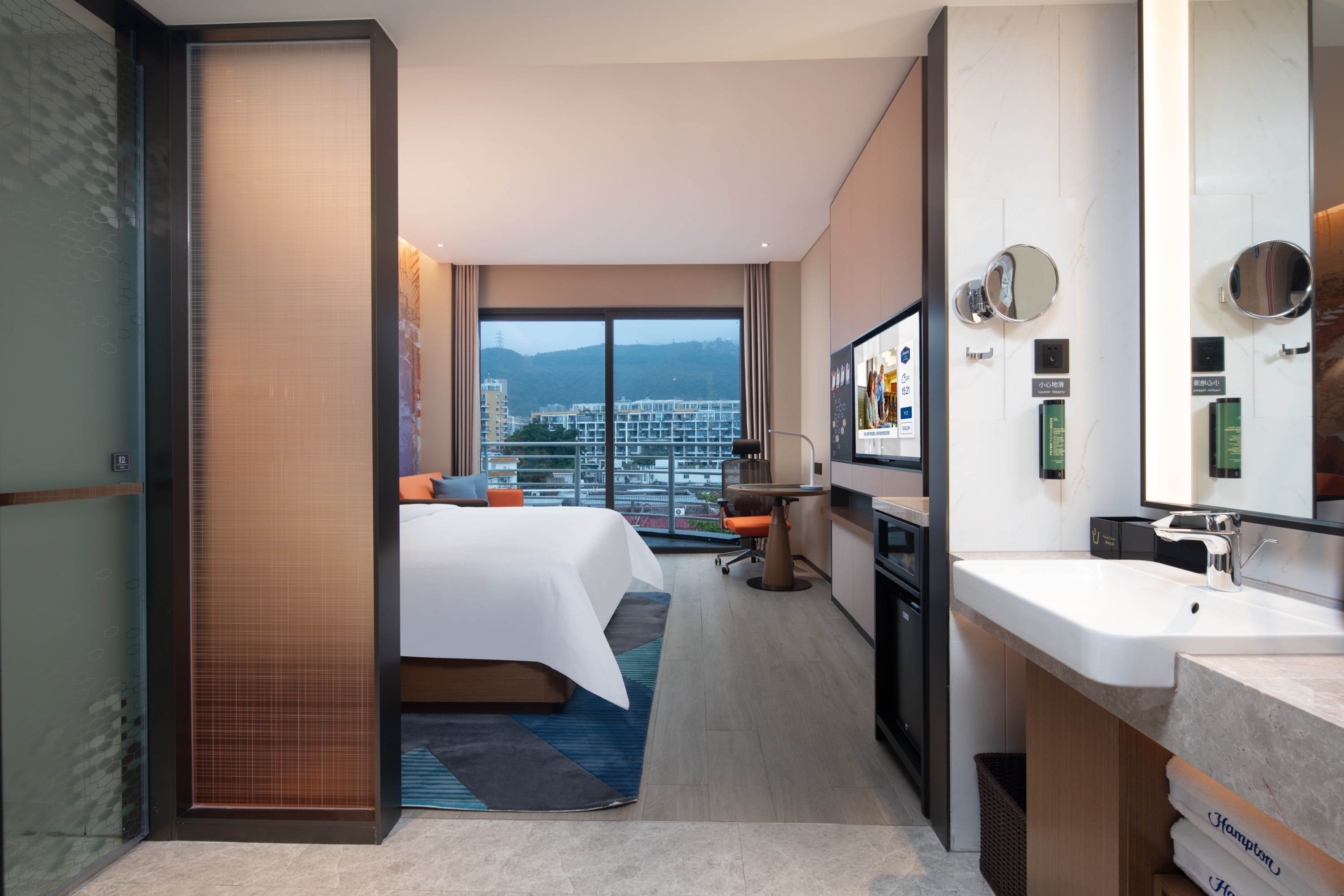 Deluxe king bed room
