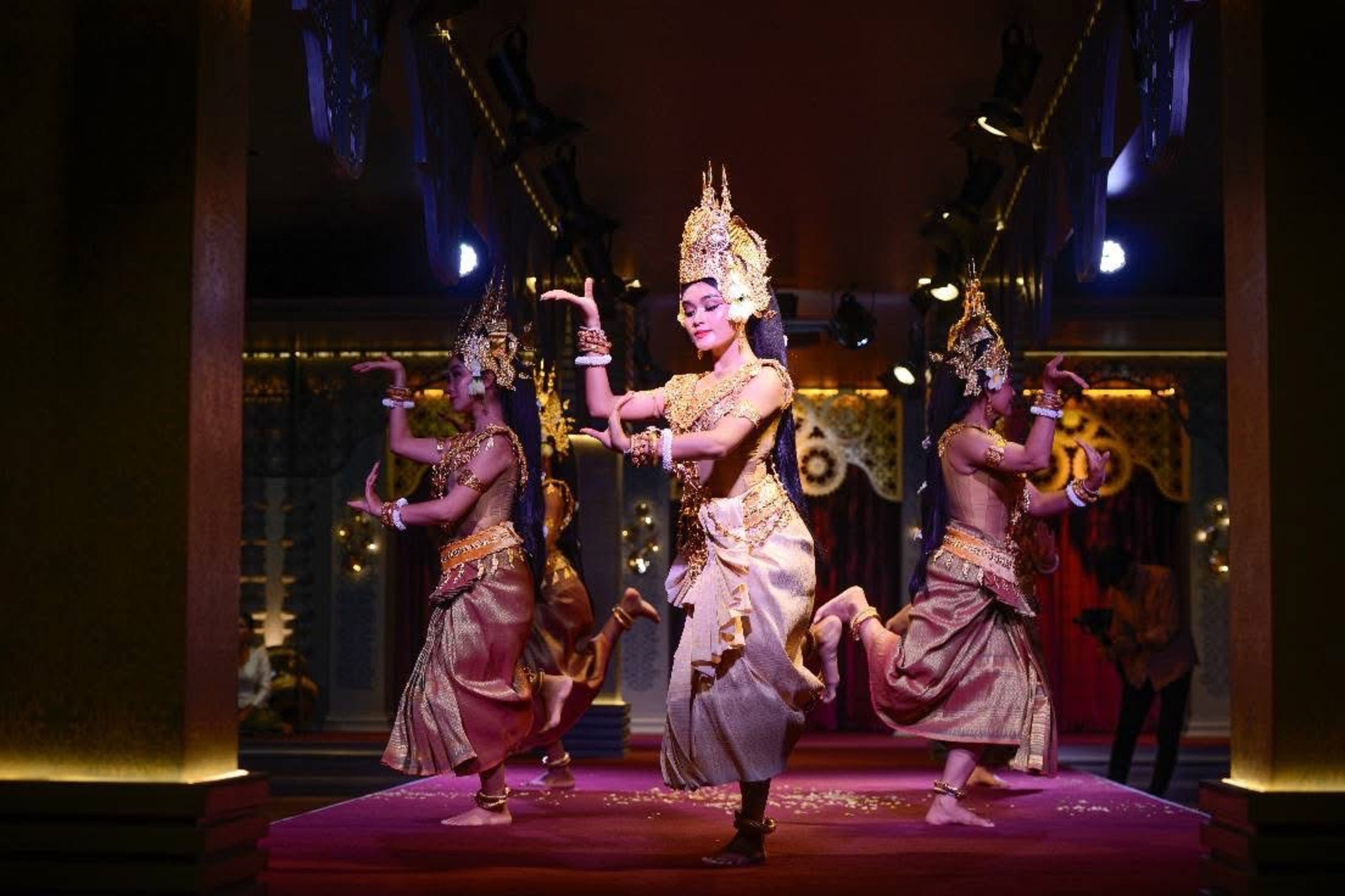 Devi Theater: Apsara Dance Show with Khmer/Western Dinner 