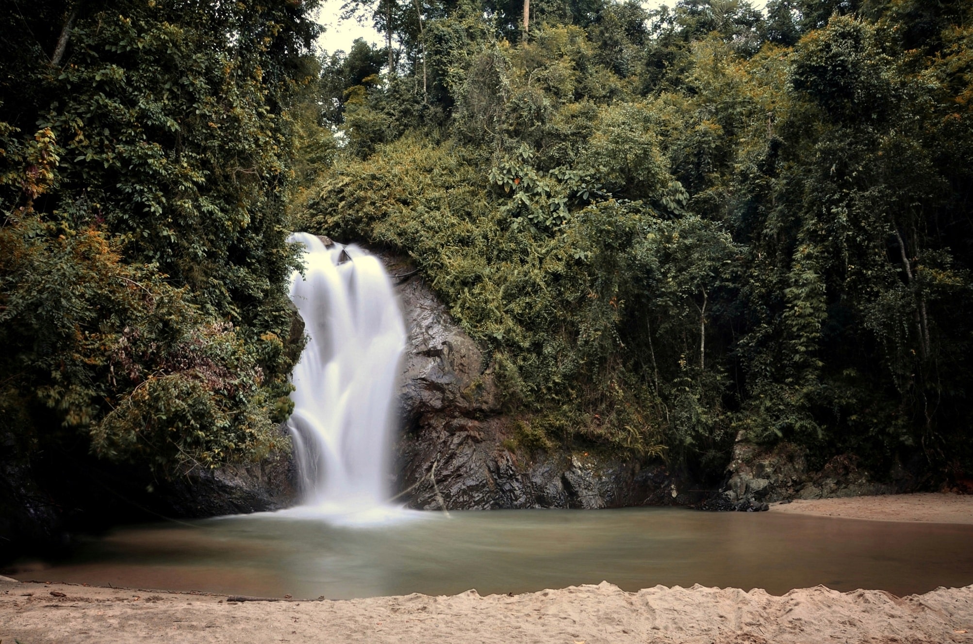 Bukit Desa Damai & Lata Bunta Full-Day Sunrise & Waterfall Experience