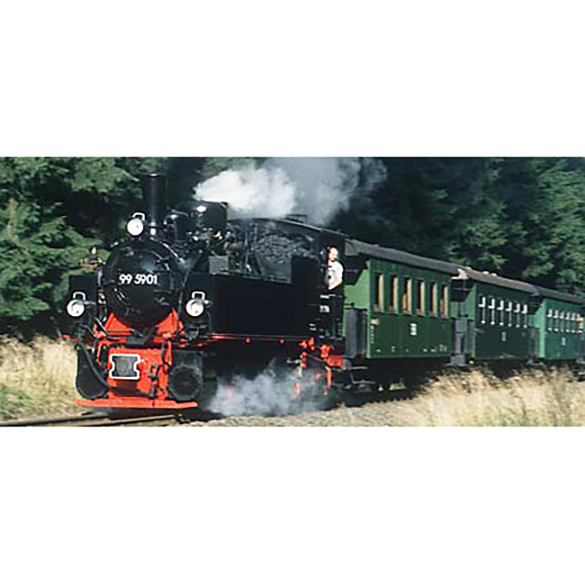 在韋尼格羅德 (Wernigerode) 時,不妨搭乘歷史悠久的布羅肯鐵路 (Brocken Railway),這是一輛可追溯至1890年代的蒸汽火車,但由於二戰期間的損壞而停止運營,並在1992年德國 Germany 統一後恢復運營。 在韋尼格羅德 (Wernigerode) 時,不妨搭乘歷史悠久的布羅肯鐵路 (Brocken Railway),這是一輛可追溯至1890年代的蒸汽火車,但由於二戰期間的損壞而停止運營,並在1992年德國 Germany 統一後恢復運營。