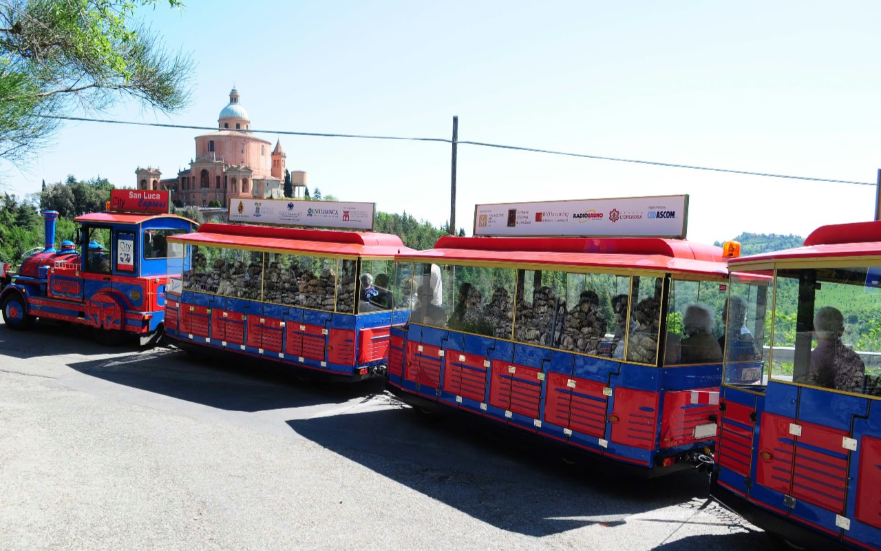 San Luca Express Half-Day Sightseeing Tour with Local Food
