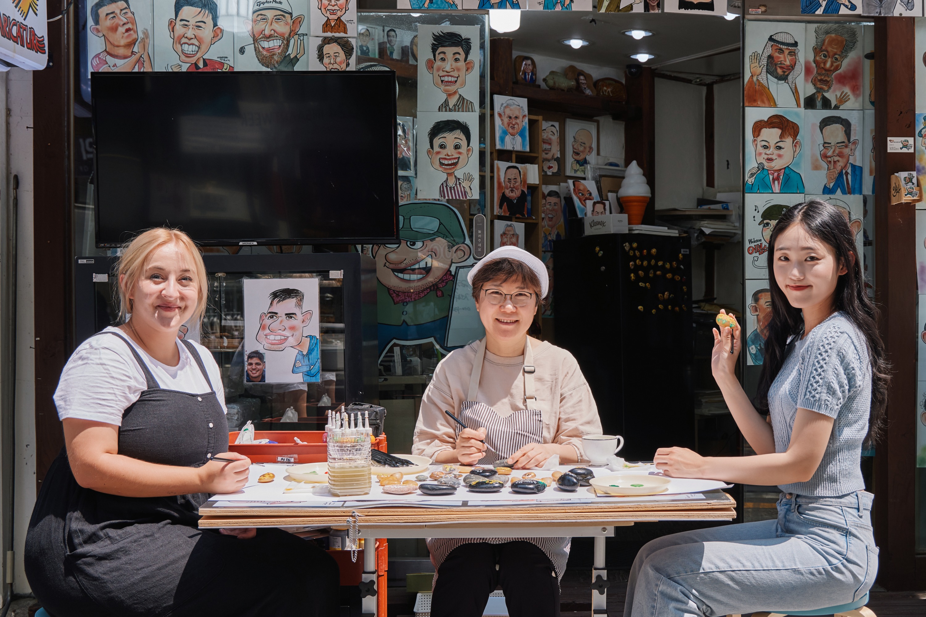 Face Caricatures Experience by Korean Cartoonists