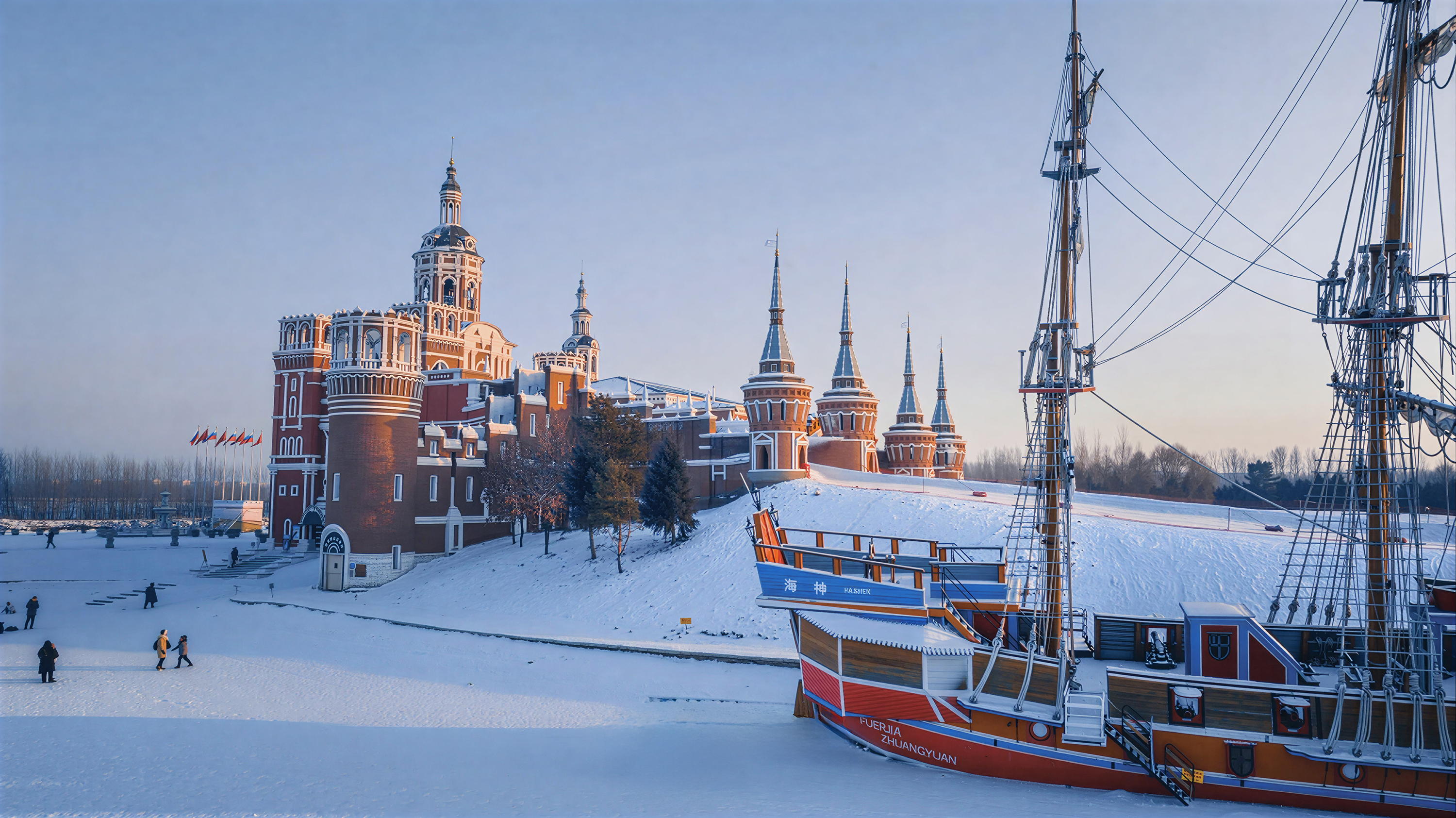 伏爾加莊園俄式城堡,雪覆船畔,異域冬景 伏爾加莊園俄式城堡,雪覆船畔,異域冬景