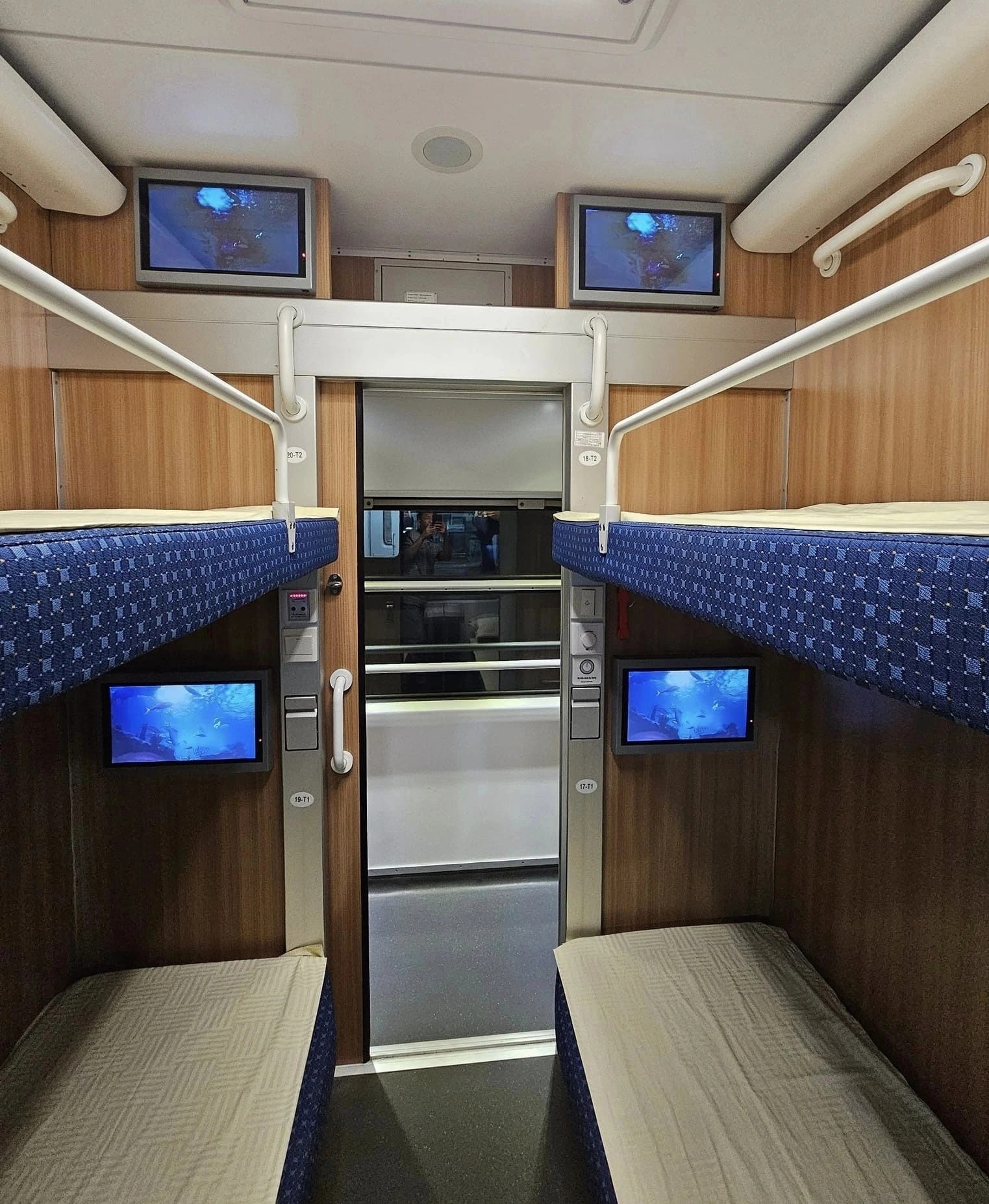 Air-conditioned 4-Berth Sleeper