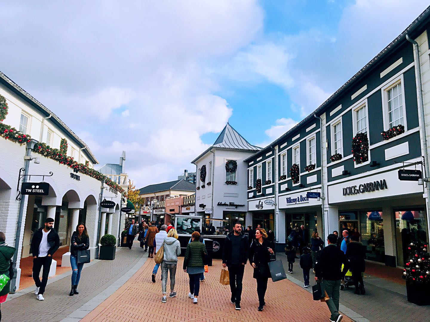 Roermond Designer Outlet Day Trip Incl. 10% Extra Discounted Voucher