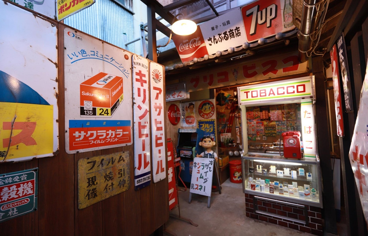 郡上八幡是日本食品模型發源地之一。來到昭和懷舊藝術館，可親手製作逼真可愛的食品模型（活動為“倒黴冰淇淋智慧型手機架”體驗），同時感受充滿昭和時代氛圍的復古展示空間，是深受旅客喜愛的特色體驗。