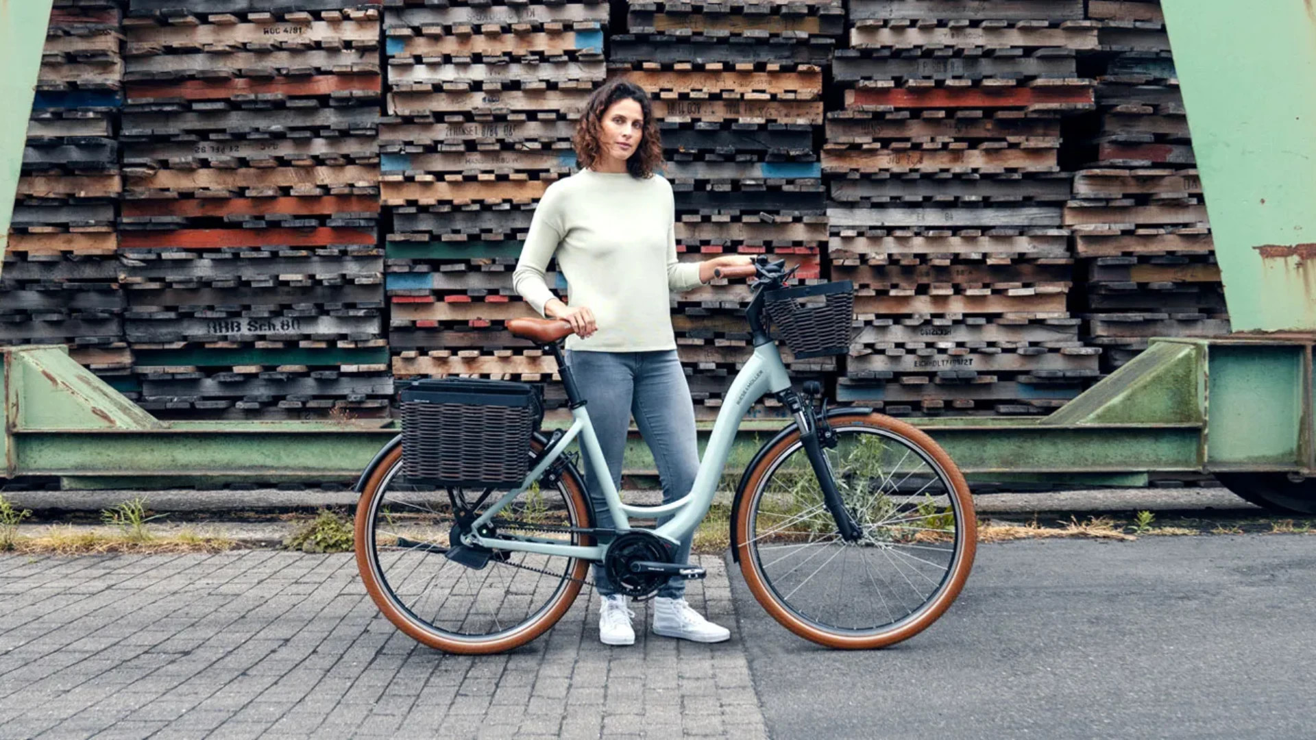 Belfast Harbour & Titanic Quarter Half-Day Small Group Electric Bike Tour