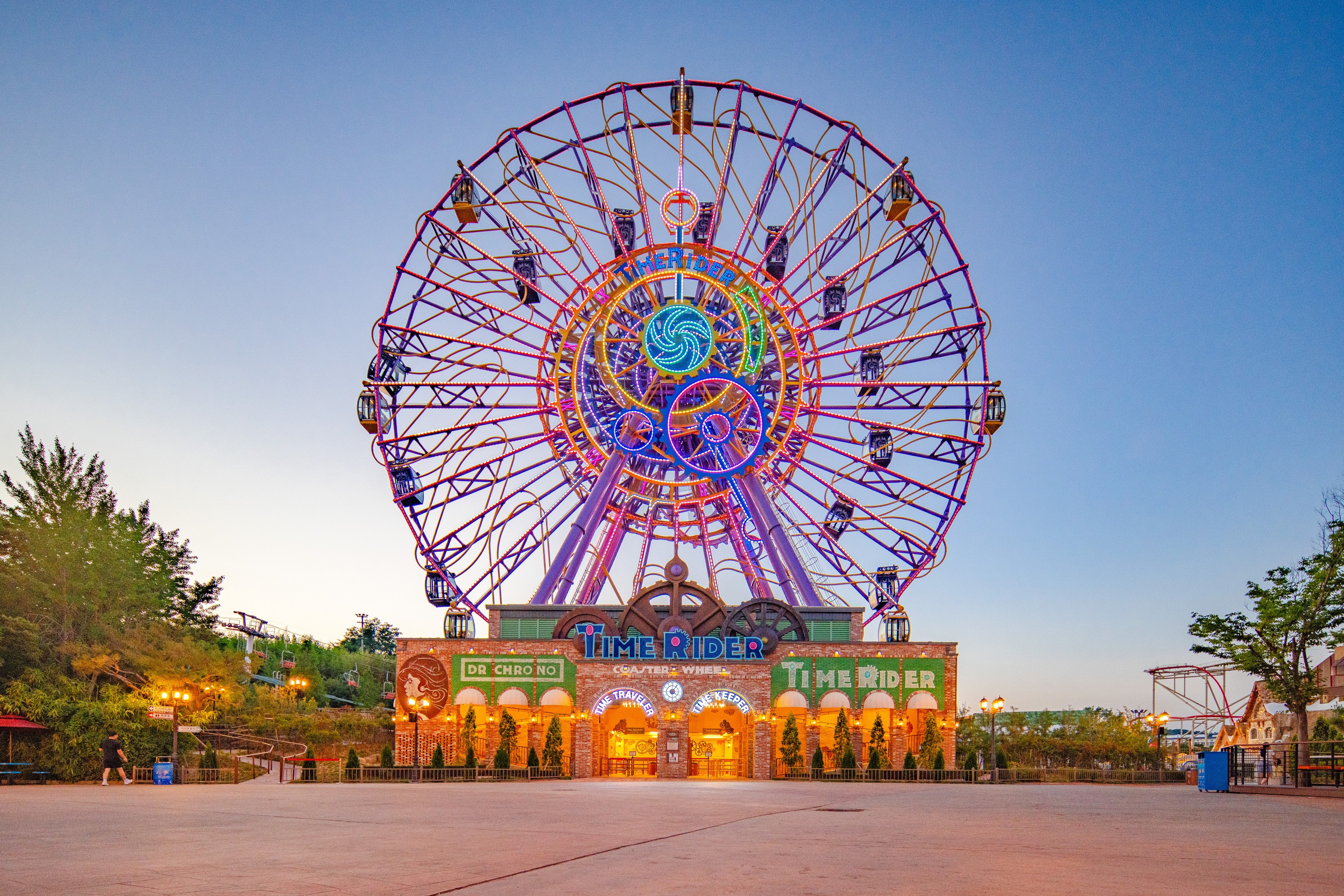 Time Rider – the world’s 5th and Korea’s tallest Coaster Wheel at 51 meters! This record-breaking ride features both fixed and mobile rotations. Soar through the skies on one of the rarest attractions on Earth!