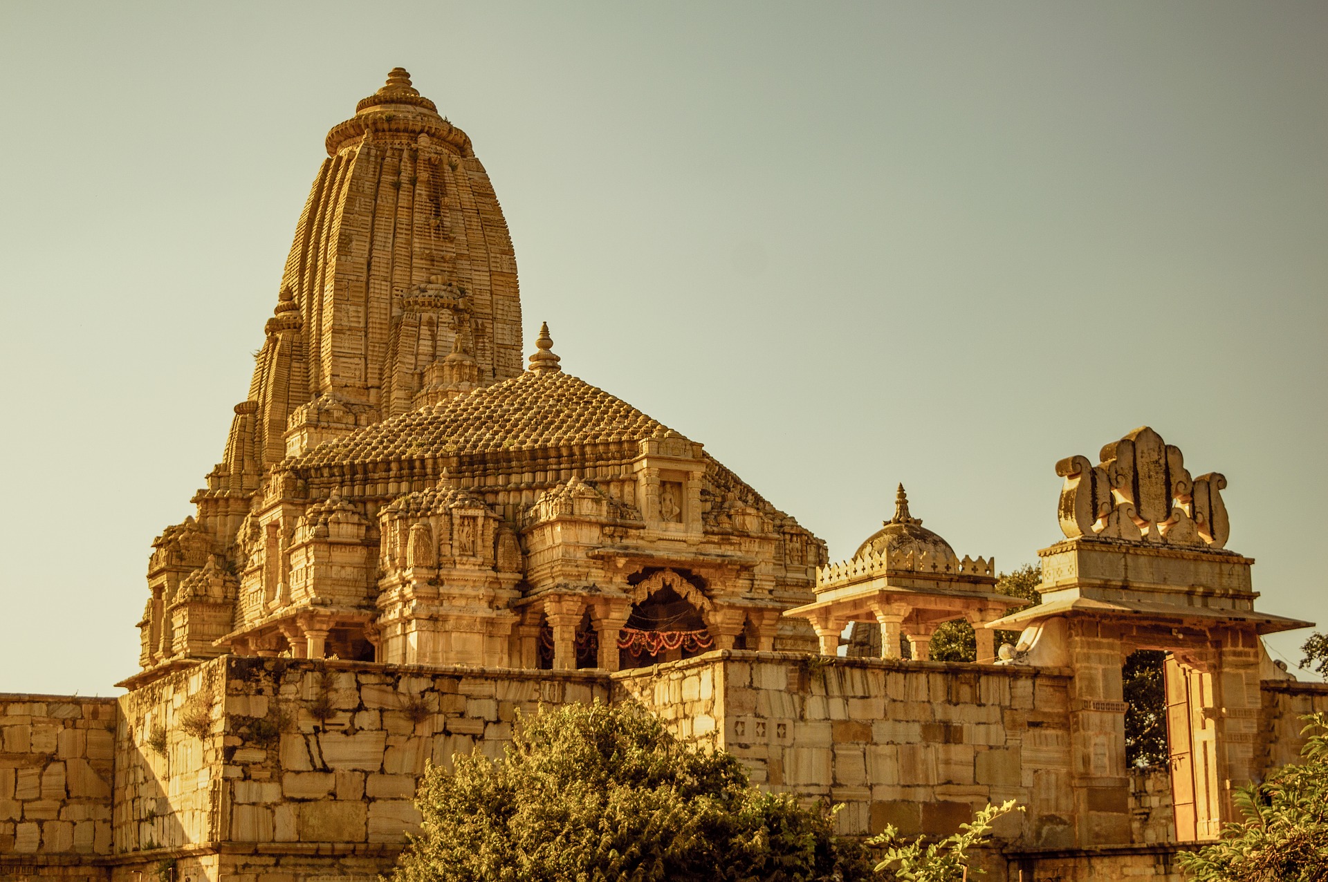 See Chittorgarh Fort & Udaipur Drop from Pushkar with Guide Service