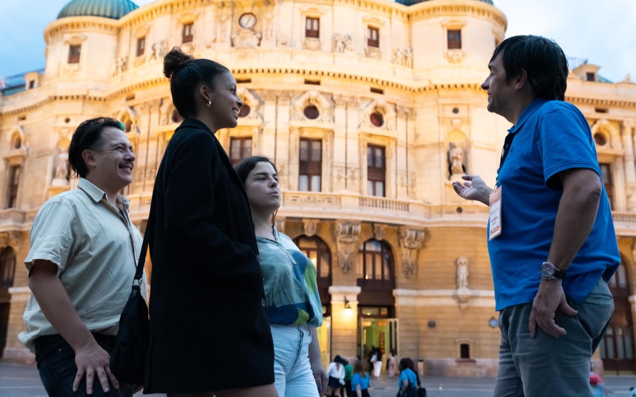 Bilbao morning and afternoon small group walking tour 