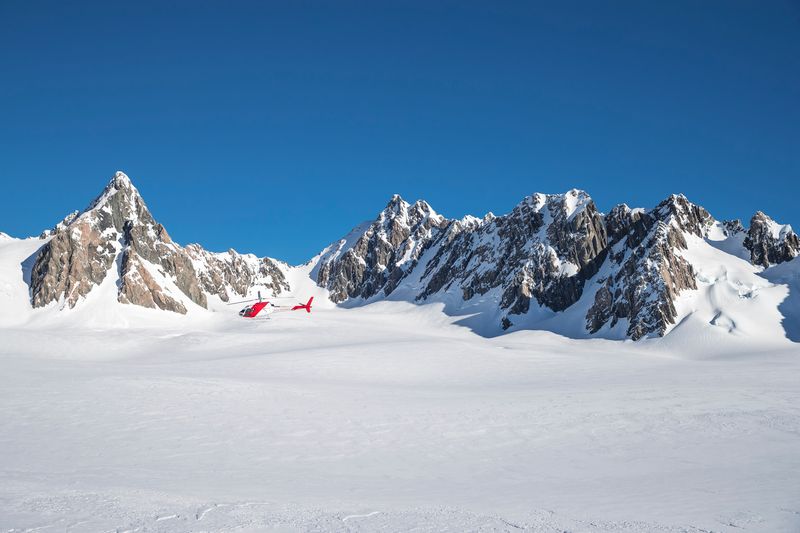 從庫克山機場出發的塔斯曼冰川 (Tasman Glacier) 風景優美的直升機觀光之旅