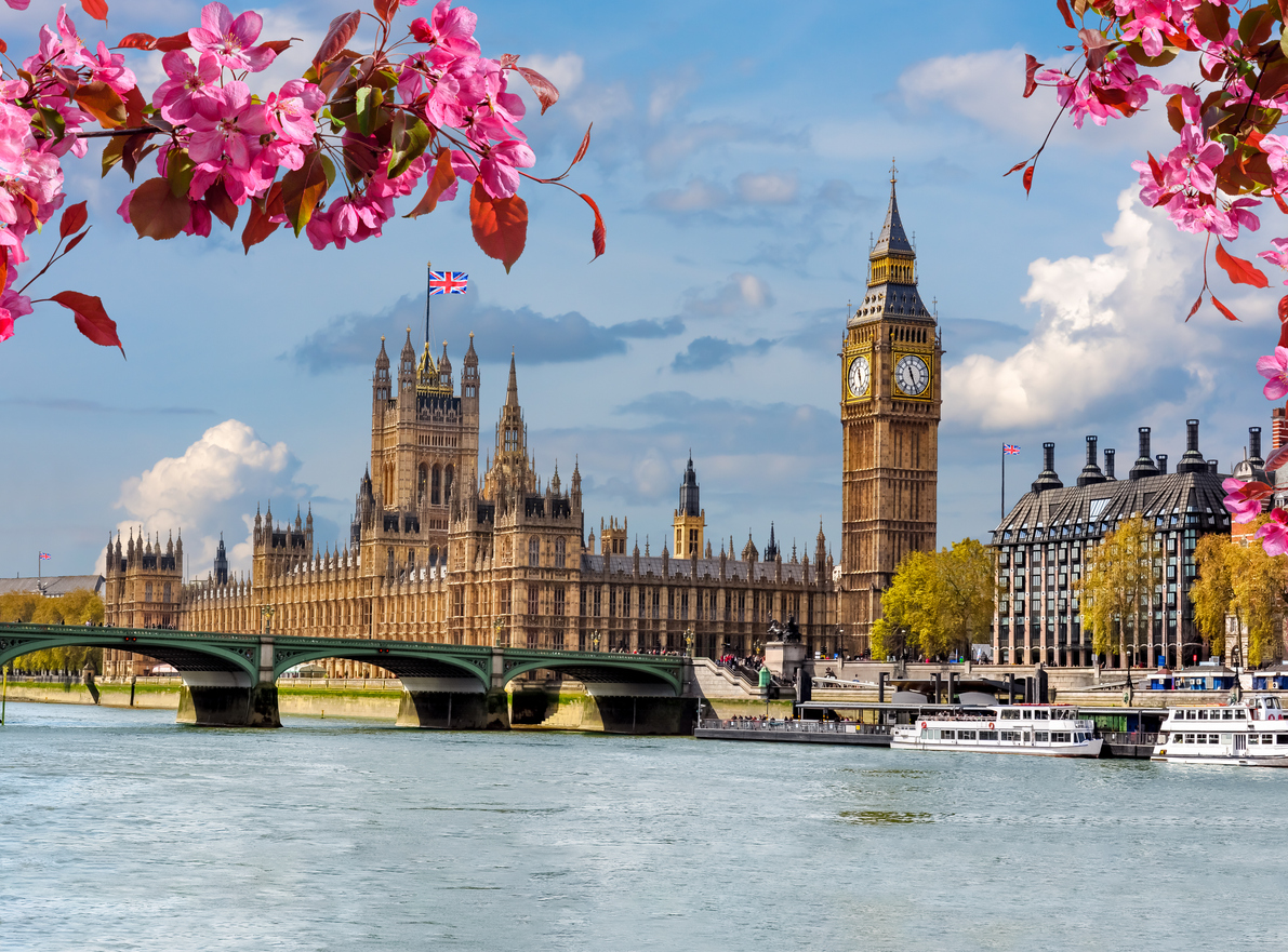 Unveil London's Royal Splendor and Historic Landmarks: A Captivating