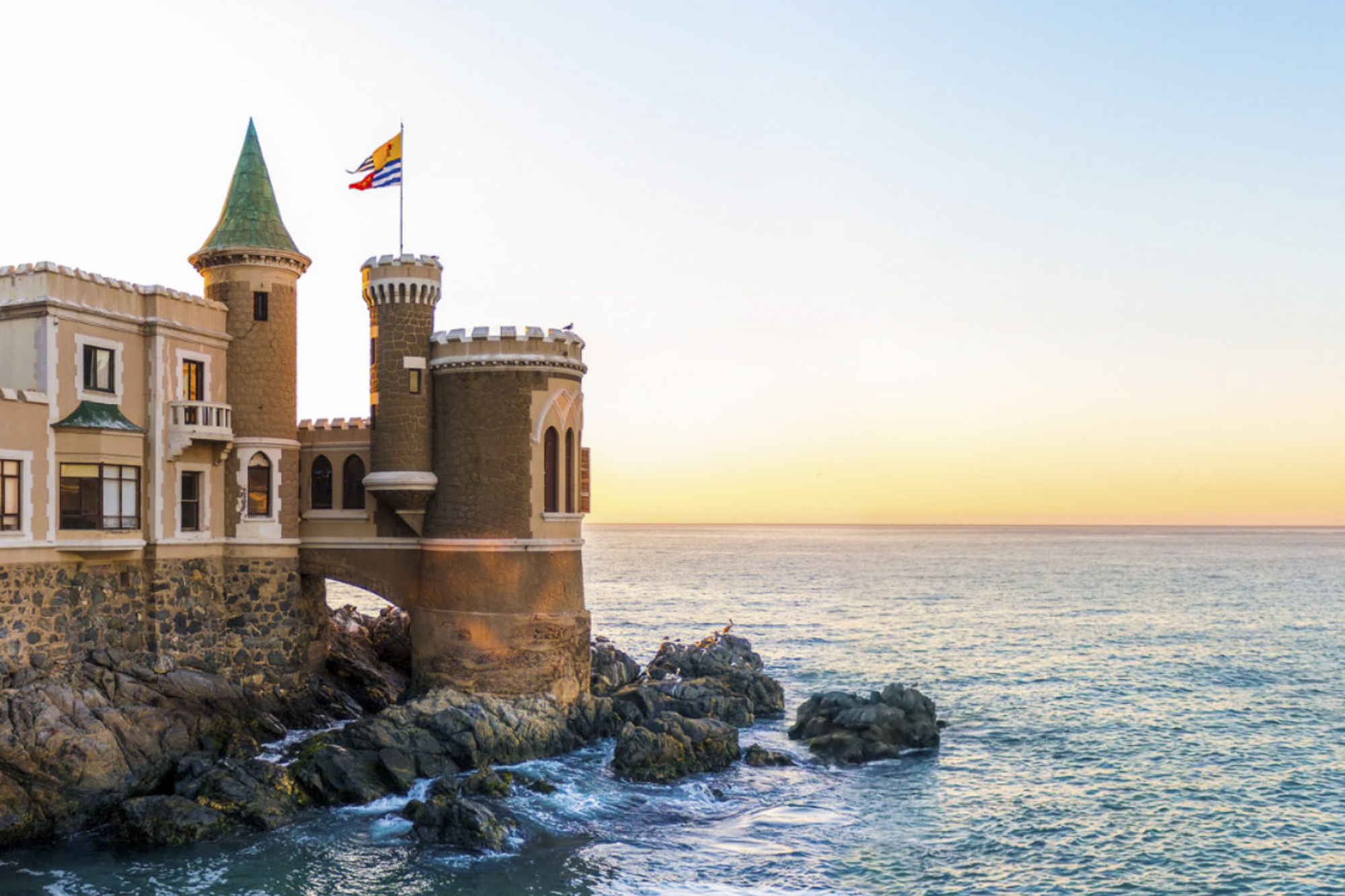 From Santiago: Vineyard, Valparaíso, Neruda Museum and Viña del Mar 