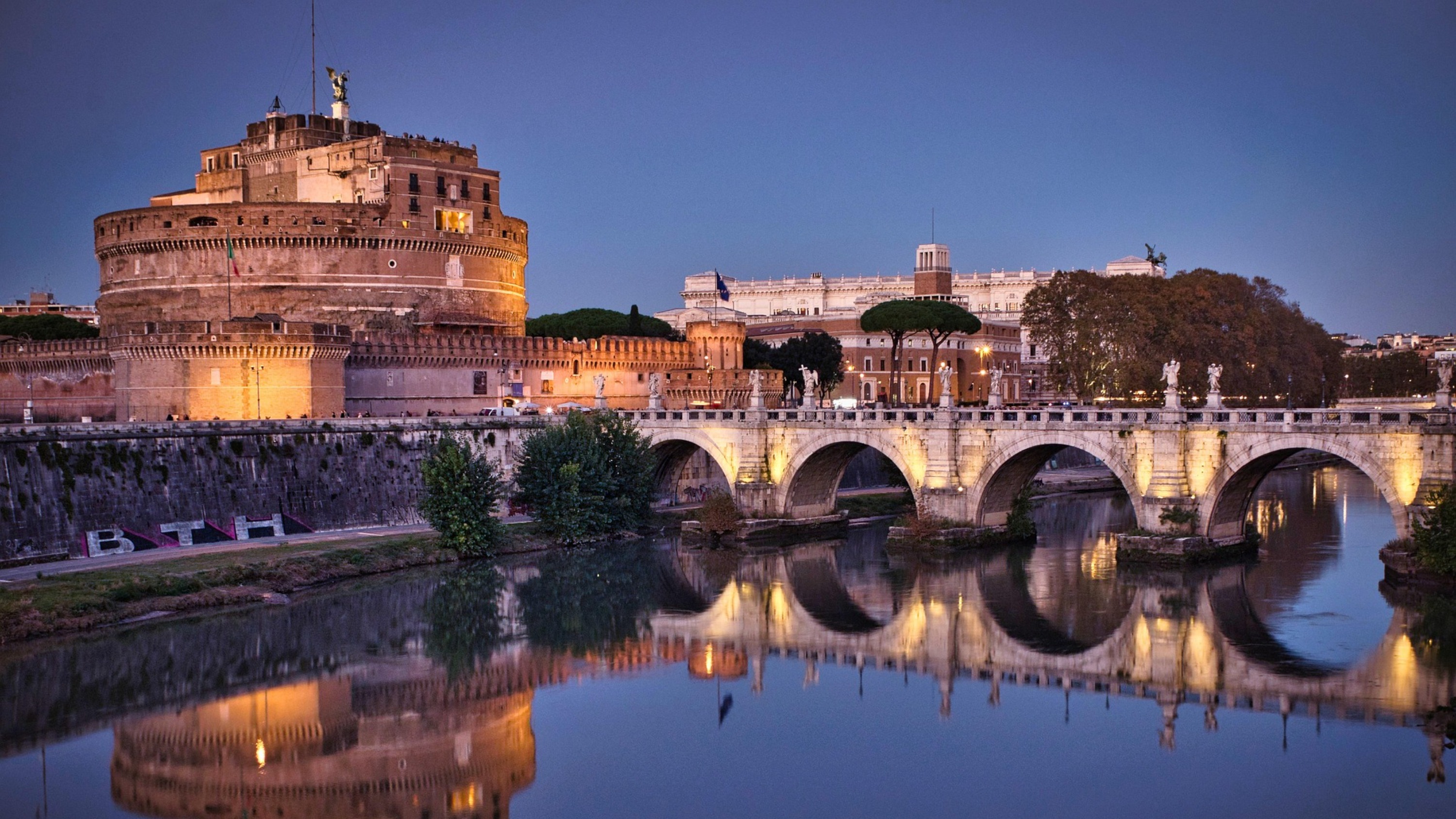 Golf cart night tour in Rome