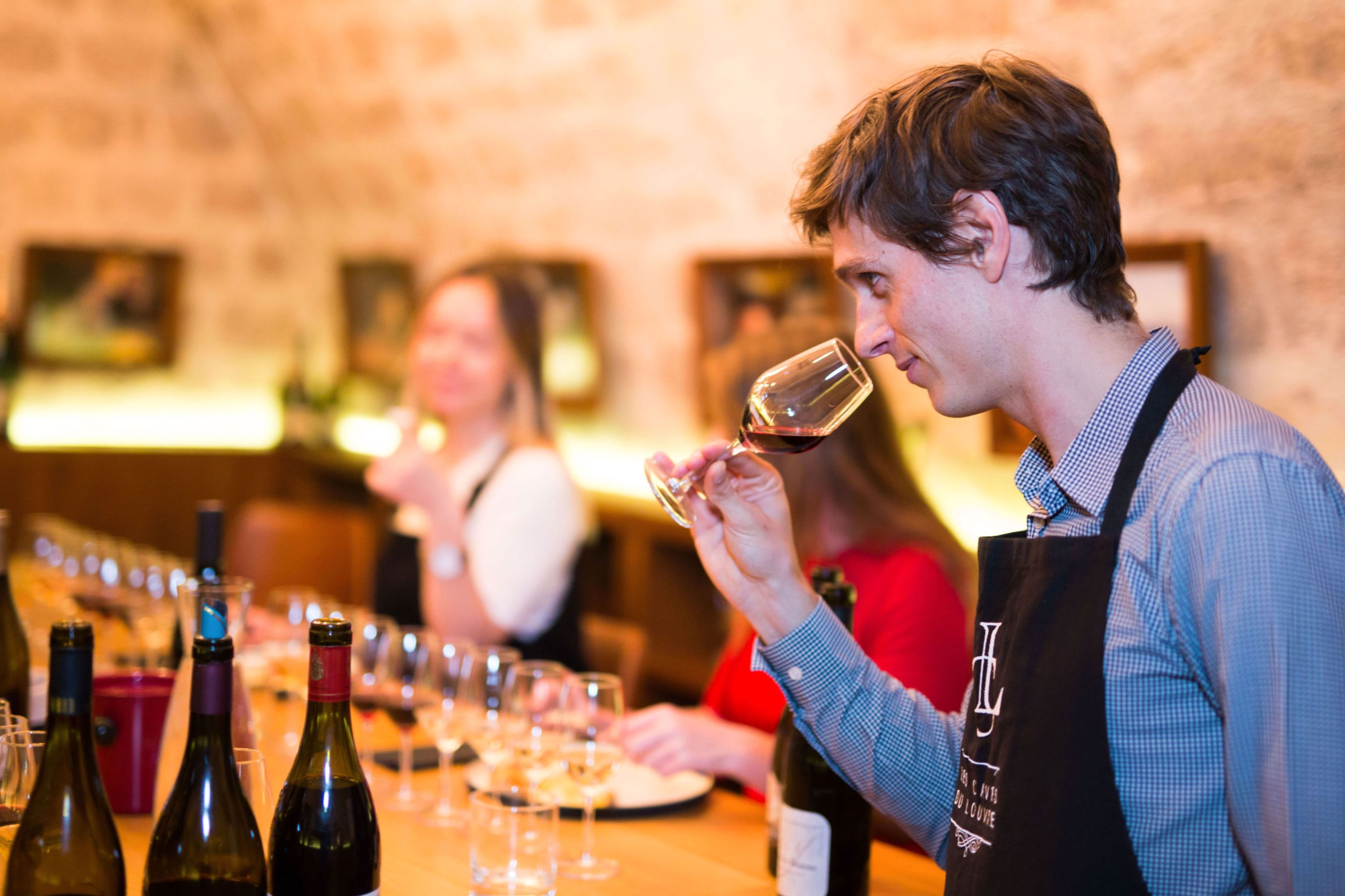 在「羅浮宮酒窖 (Les Caves du Louvre)」品嚐法式葡萄酒,挑逗您的味蕾! 在「羅浮宮酒窖 (Les Caves du Louvre)」品嚐法式葡萄酒,挑逗您的味蕾!