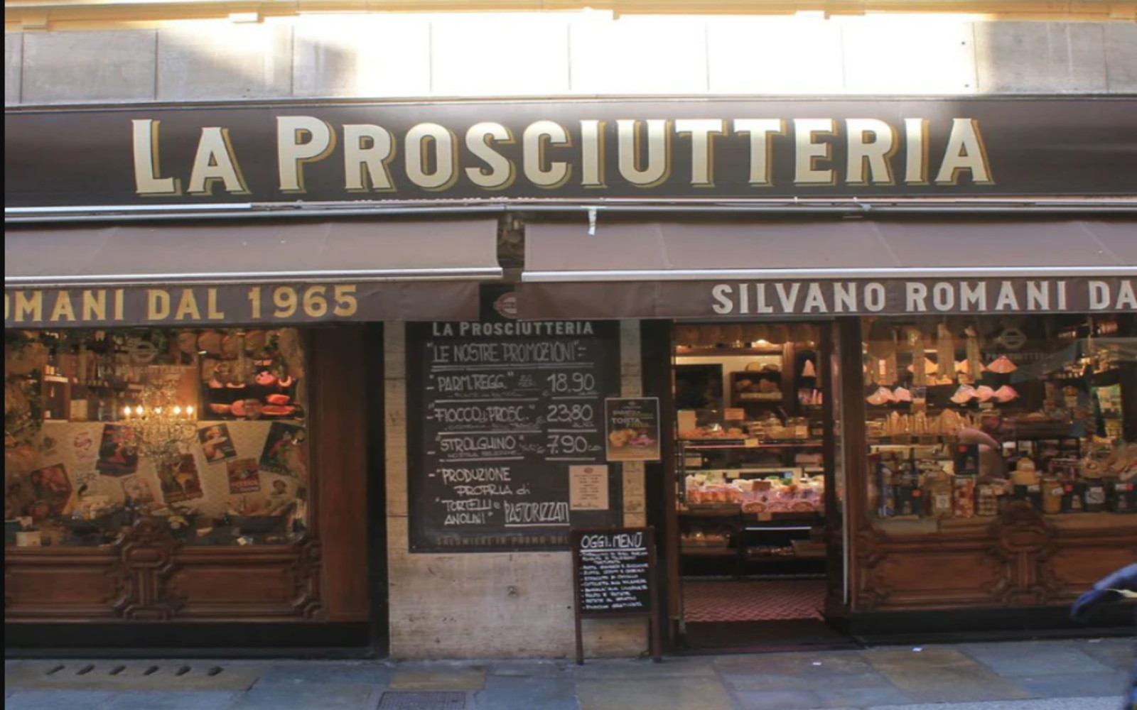 探索隱藏版美食秘境,品嚐新鮮的義式烤麵包,搭配當地特色食材,一同頌揚帕爾馬的烹飪傳承。 探索隱藏版美食秘境,品嚐新鮮的義式烤麵包,搭配當地特色食材,一同頌揚帕爾馬的烹飪傳承。