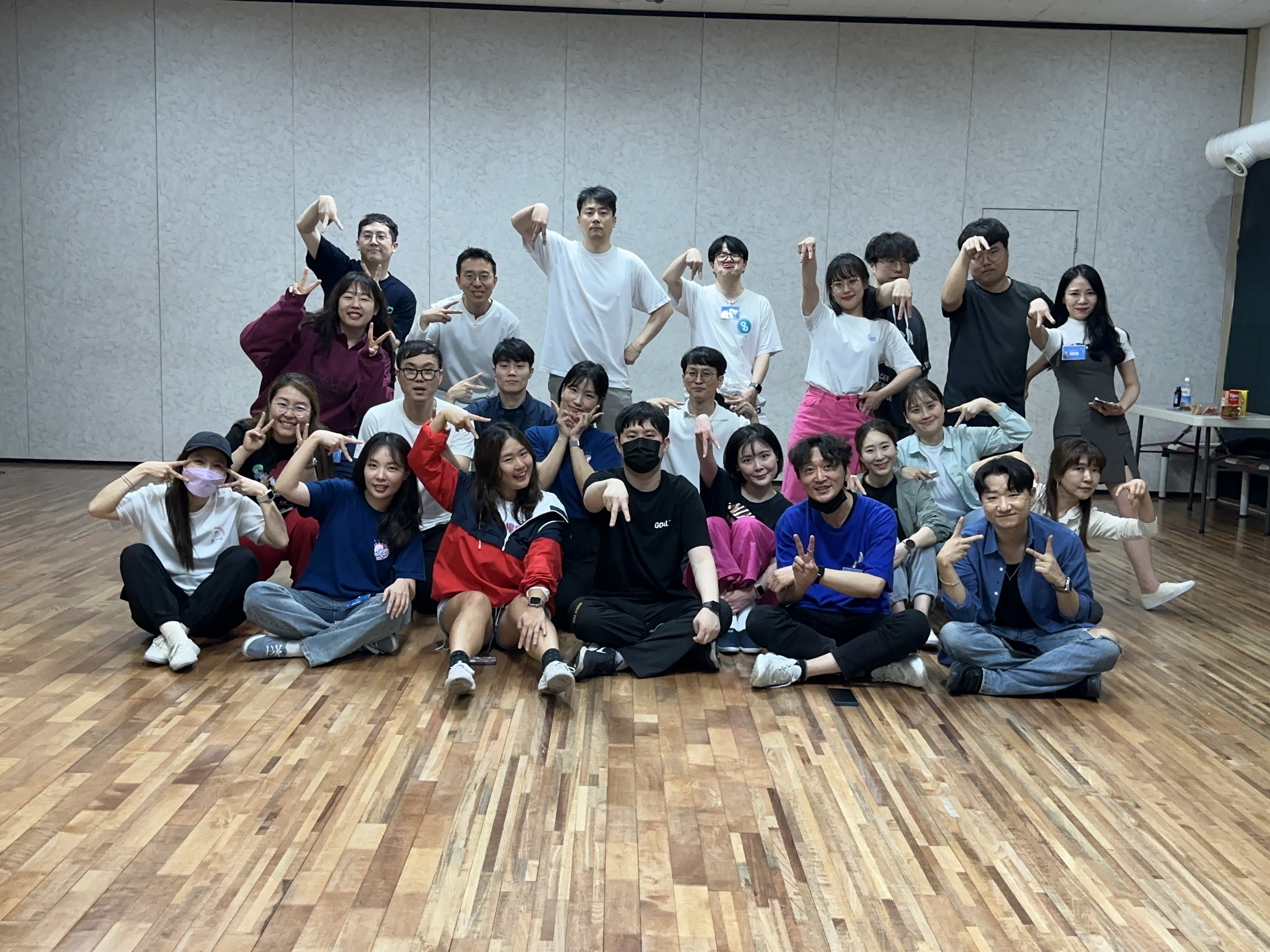 Занятие по танцам K-POP в Сеуле (на английском и испанском) — для начинающих