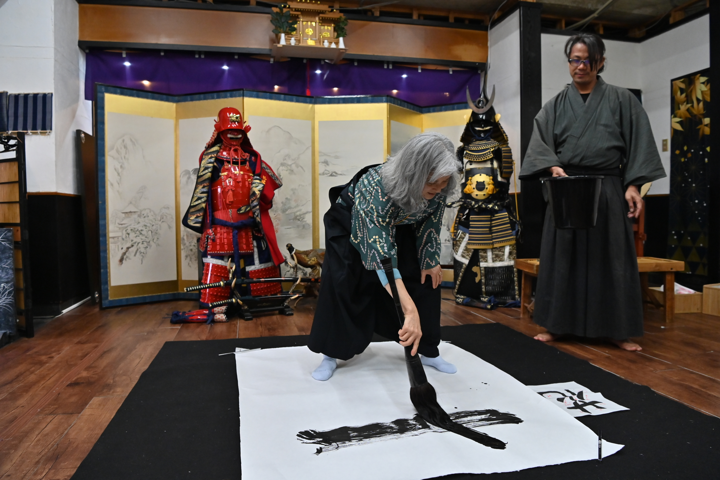 在大阪學習武士道和禪宗的武士書法