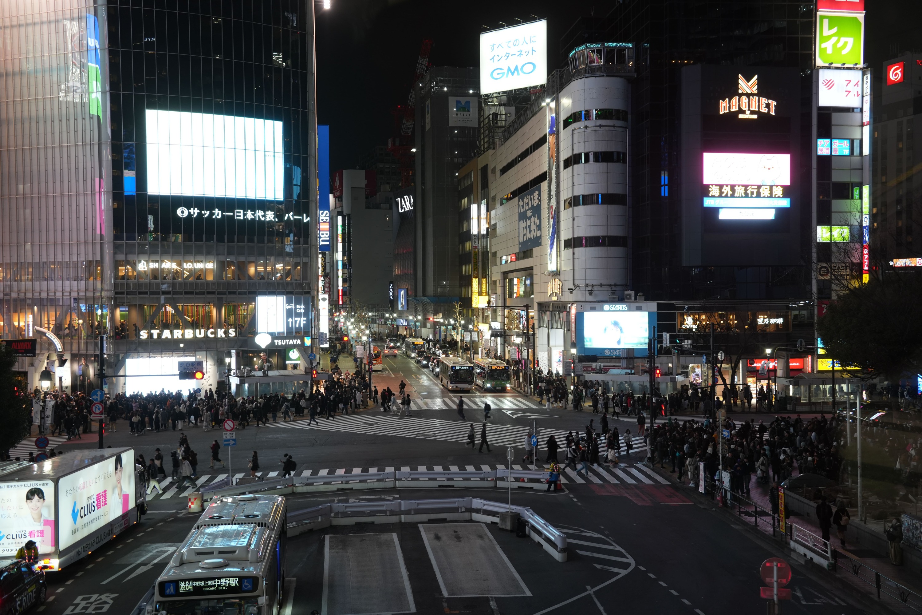 Shibuya by night: Neon Lights, Urban Culture and Local Flavors