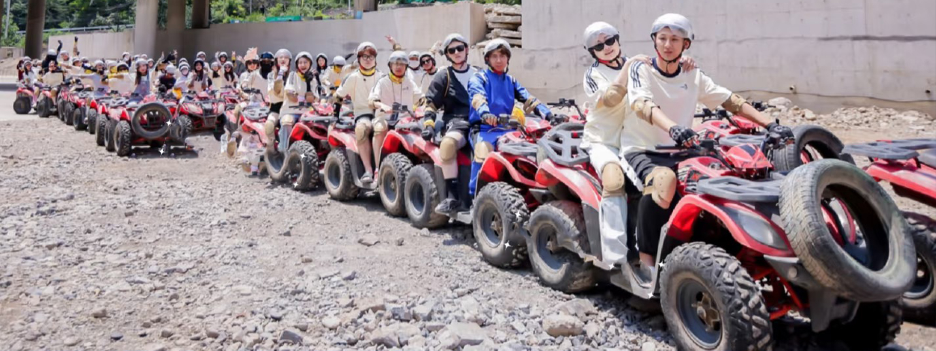 Drive a professional ATV off-road vehicle, cross mud, ramps and other complex terrains, and experience the speed and passion of outdoor adventure.