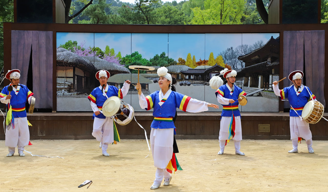 Yongin Korean Folk Village and Everland Day Trip from Seoul