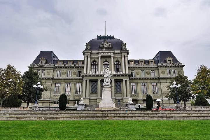 Lausanne Private Guided Walking Day Tour 