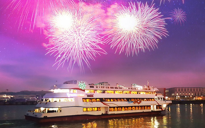 Han River Fireworks Dinner Cruise & 2026 New Year's Eve Countdown