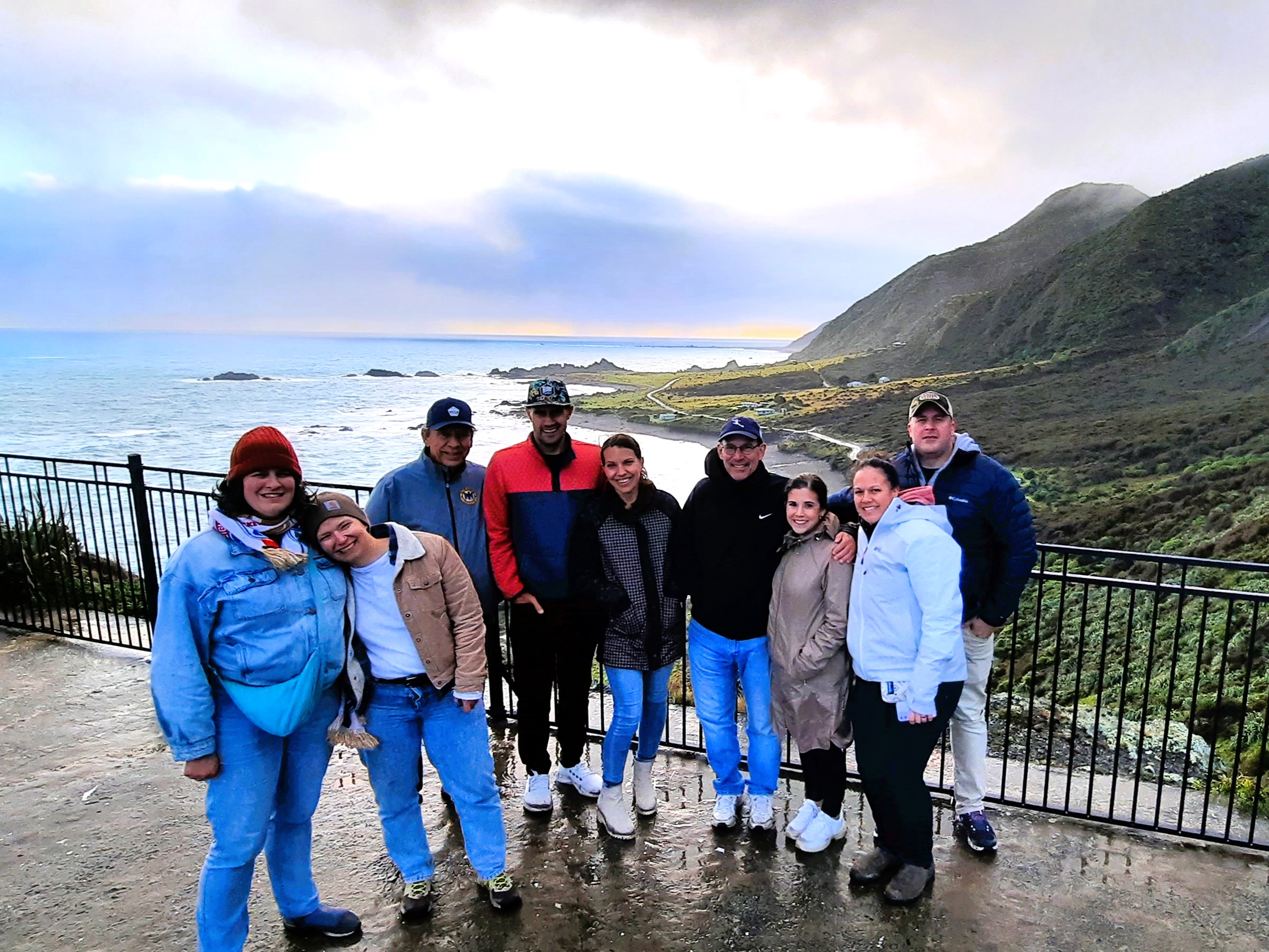 參加令人屏息的海岸之旅，捕捉一覽無遺的海灣美景，沉浸在壯麗的海岸風光中！