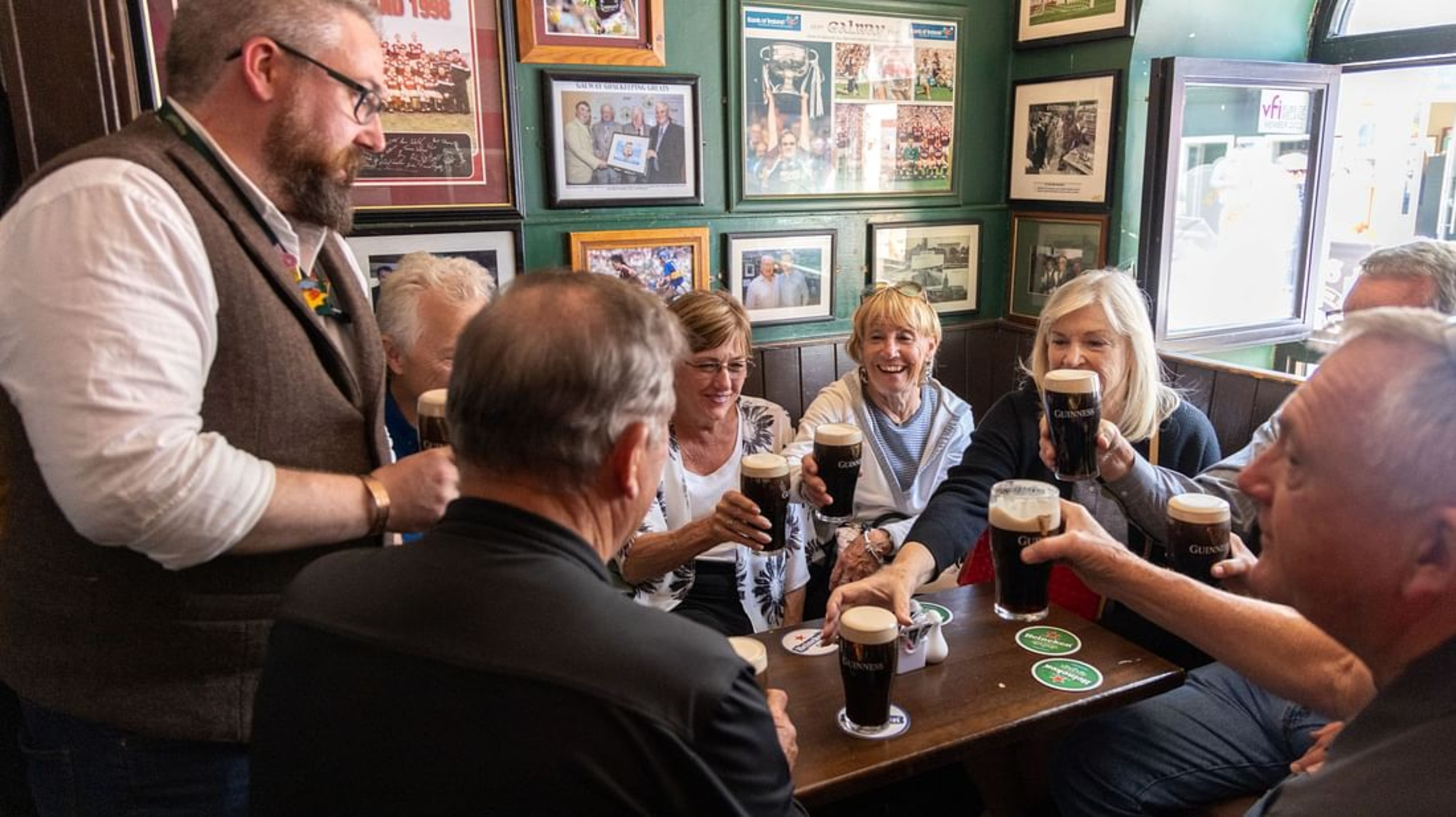 Traditional Irish food tasting and walking tour in Galway City