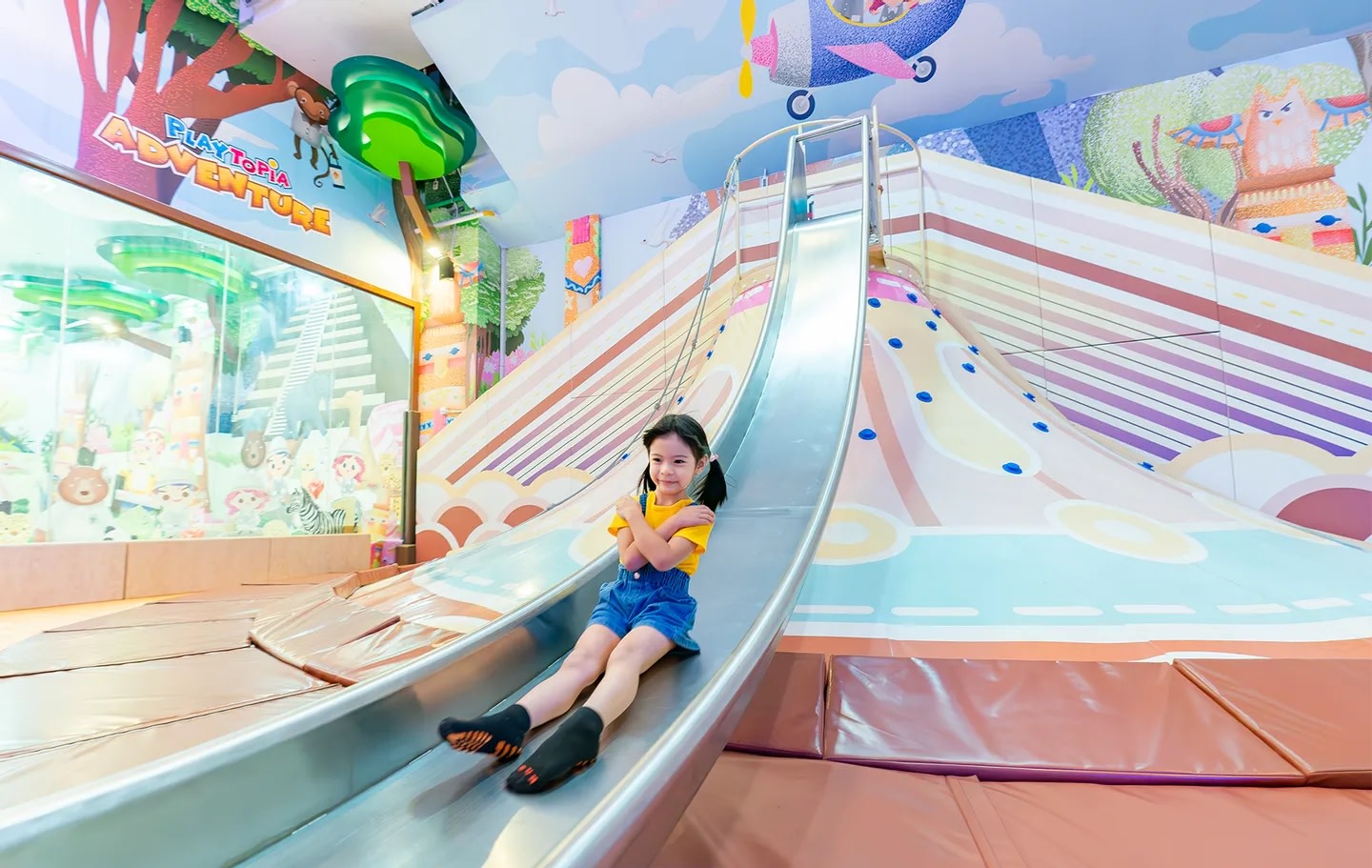體驗從繽紛高塔一溜而下的刺激快感! 體驗從繽紛高塔一溜而下的刺激快感!
