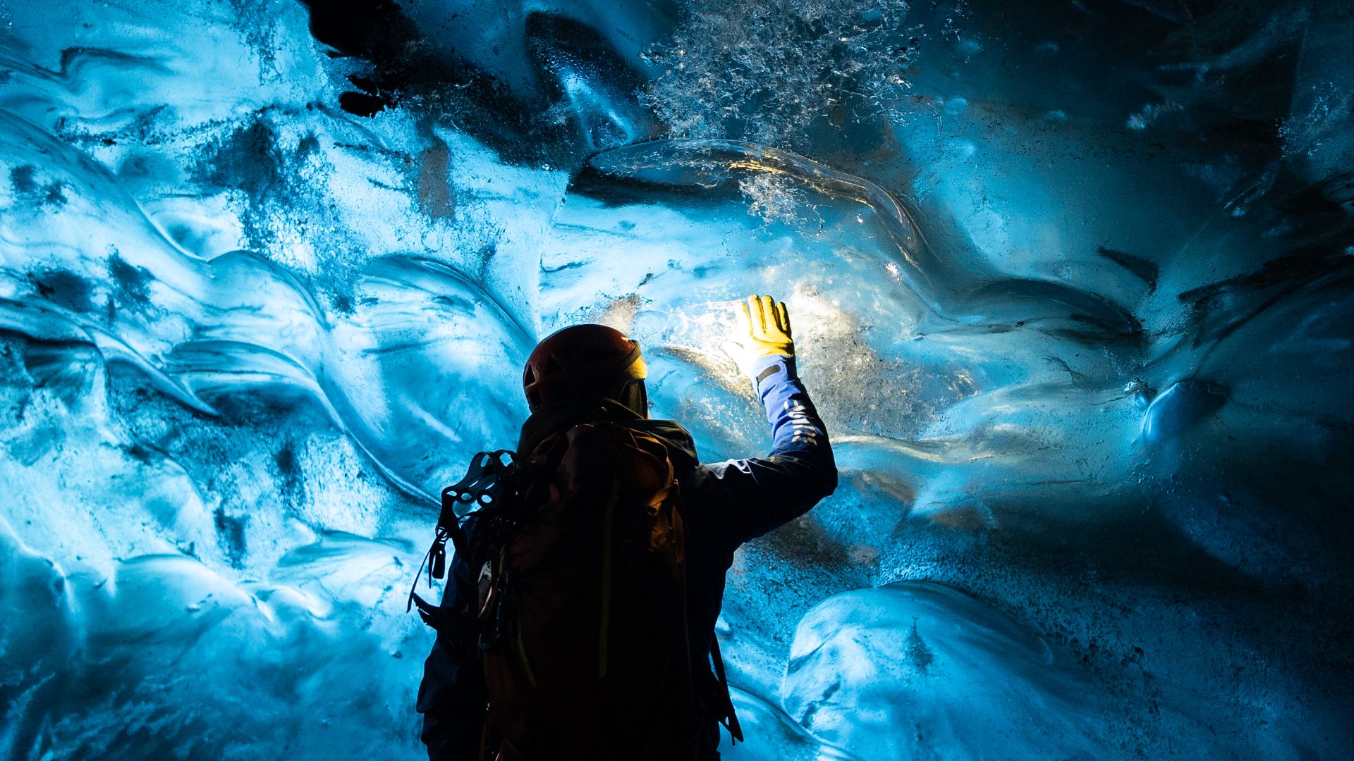 Breidamerkurjokull ice cave tour with 4x4 transfer